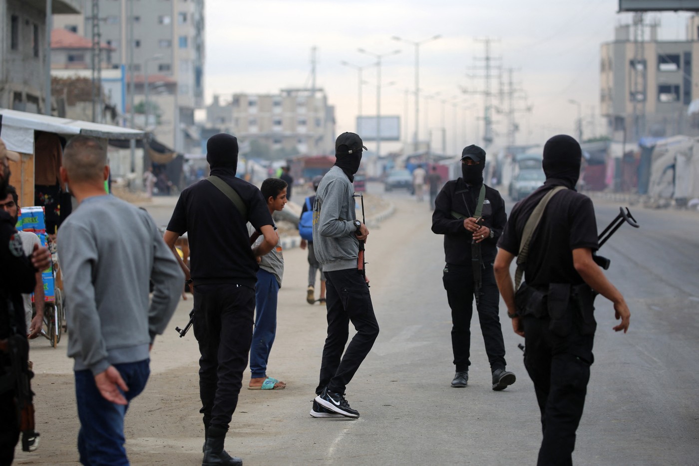 Hamasove interne varnostne sile na ulicah v Nuseiratu