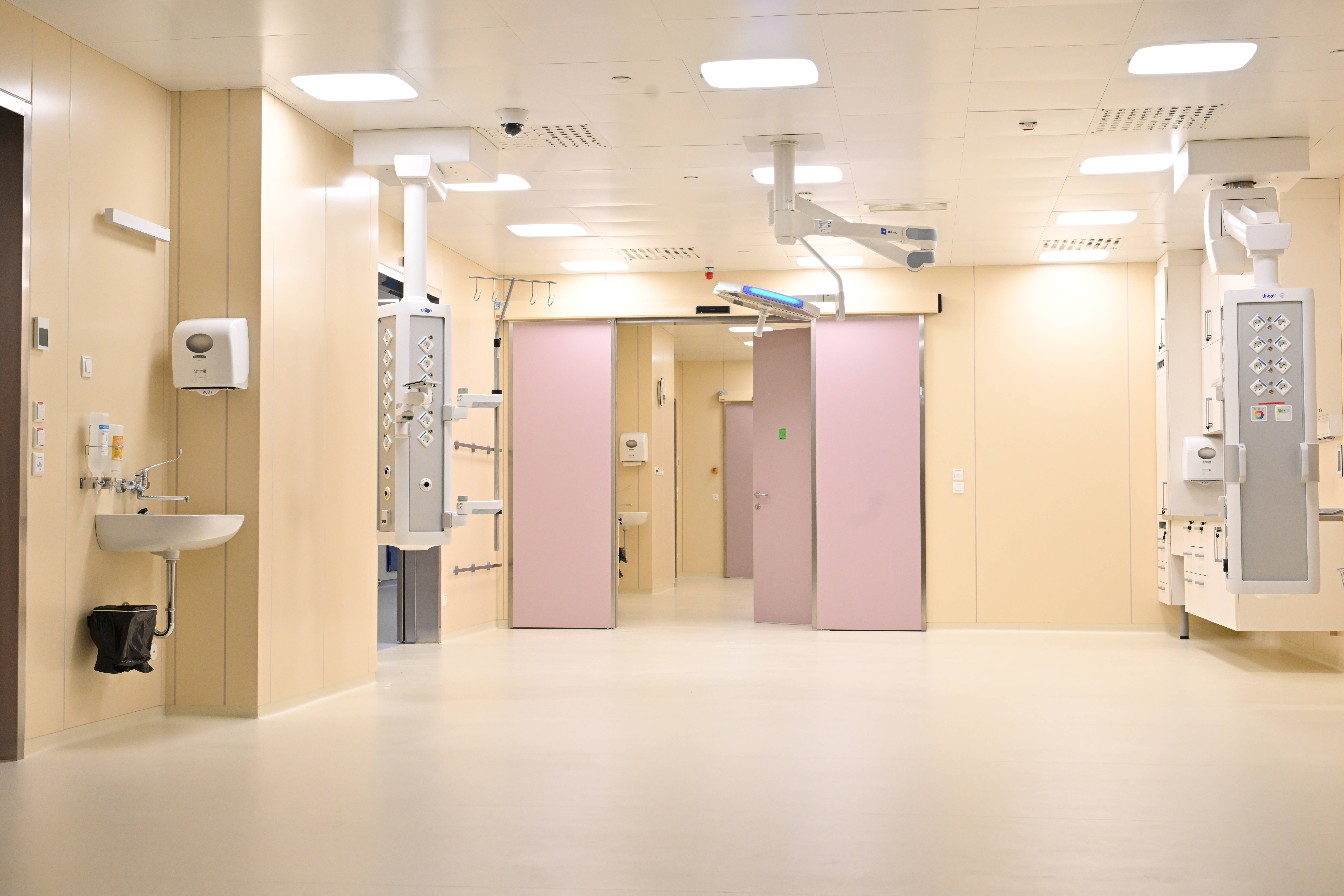 Odprli prenovljene reanimacijske prostore v UCK Ljubljana