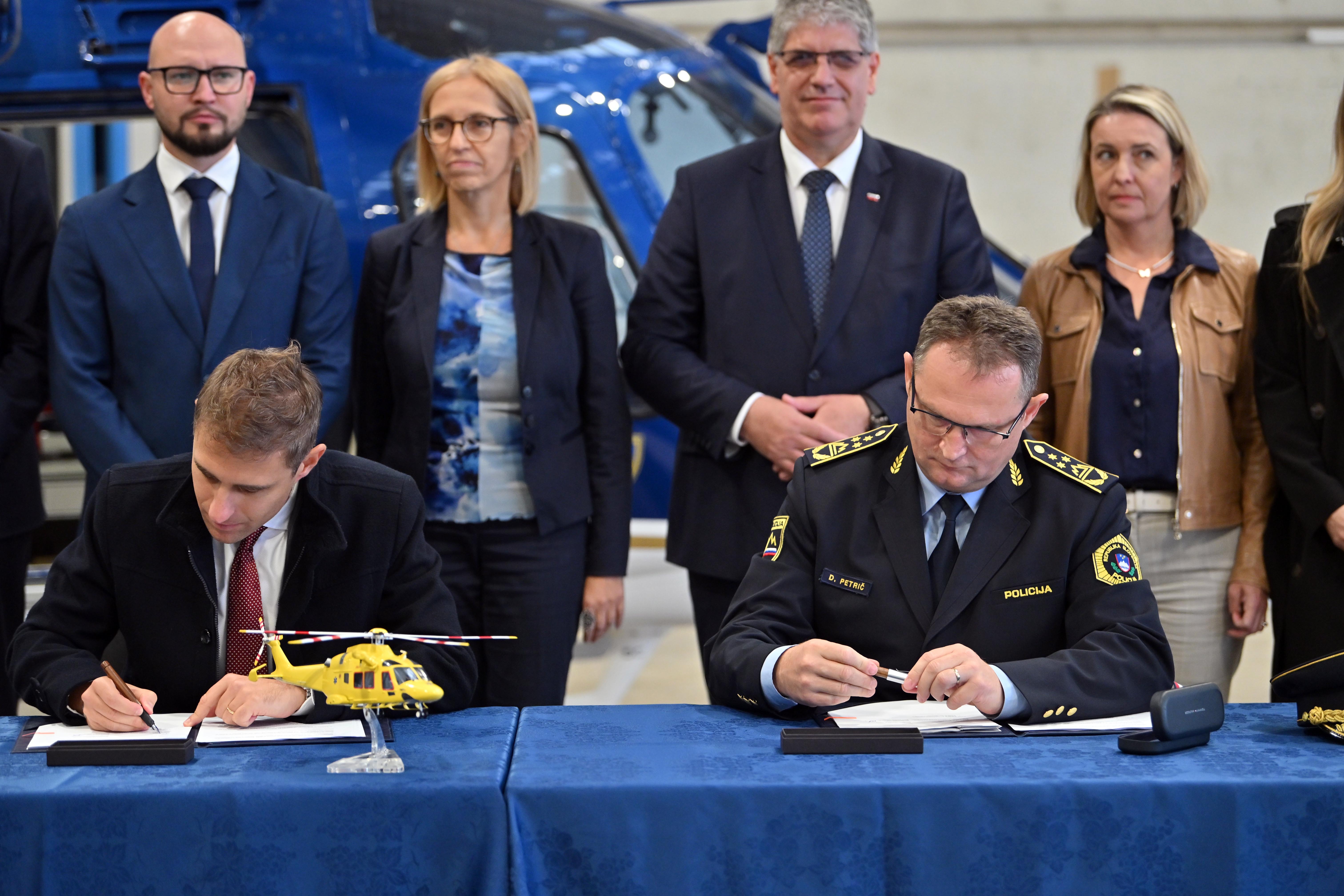 Podpis pogodbe za nakup helikopterjev za izvajanje HNMP