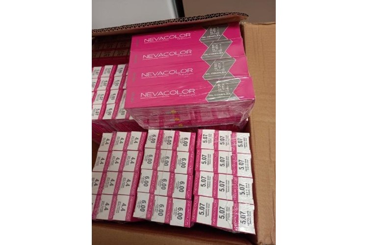 Hrvaški cariniki v reševalnem vozilu odkrili več kosov barve za lase