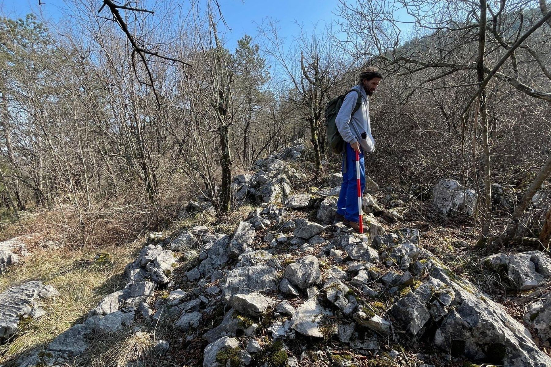 Slovenska arheološka stroka je na Krasu našla več kilometrov dolge kamnite strukture