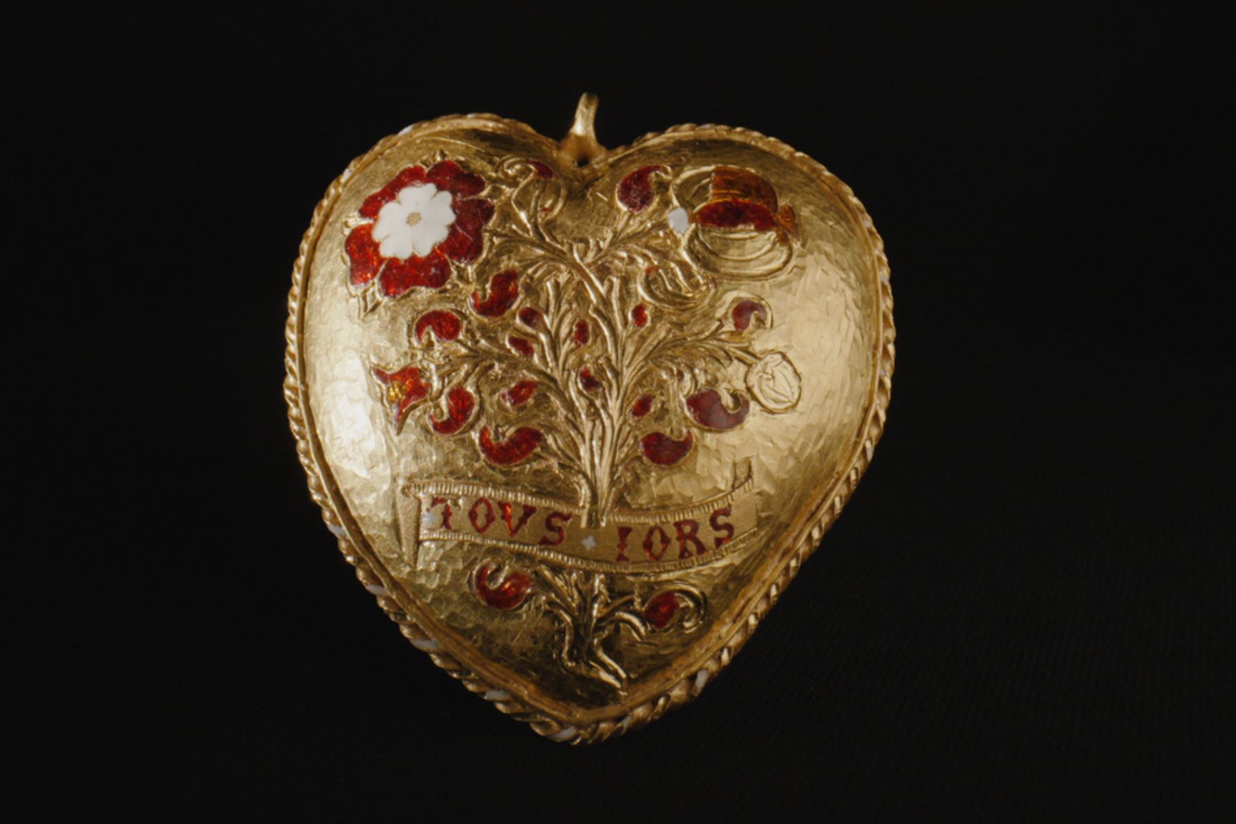 Zlati obesek s časa Tudorjev