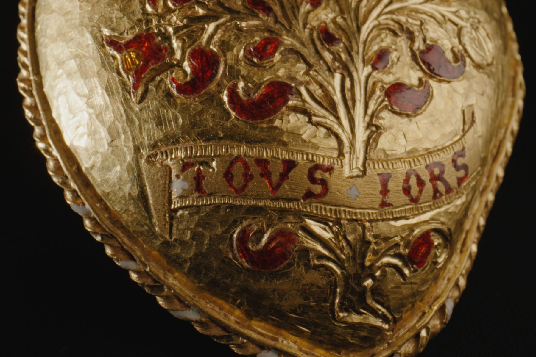 Zlati obesek s časa Tudorjev