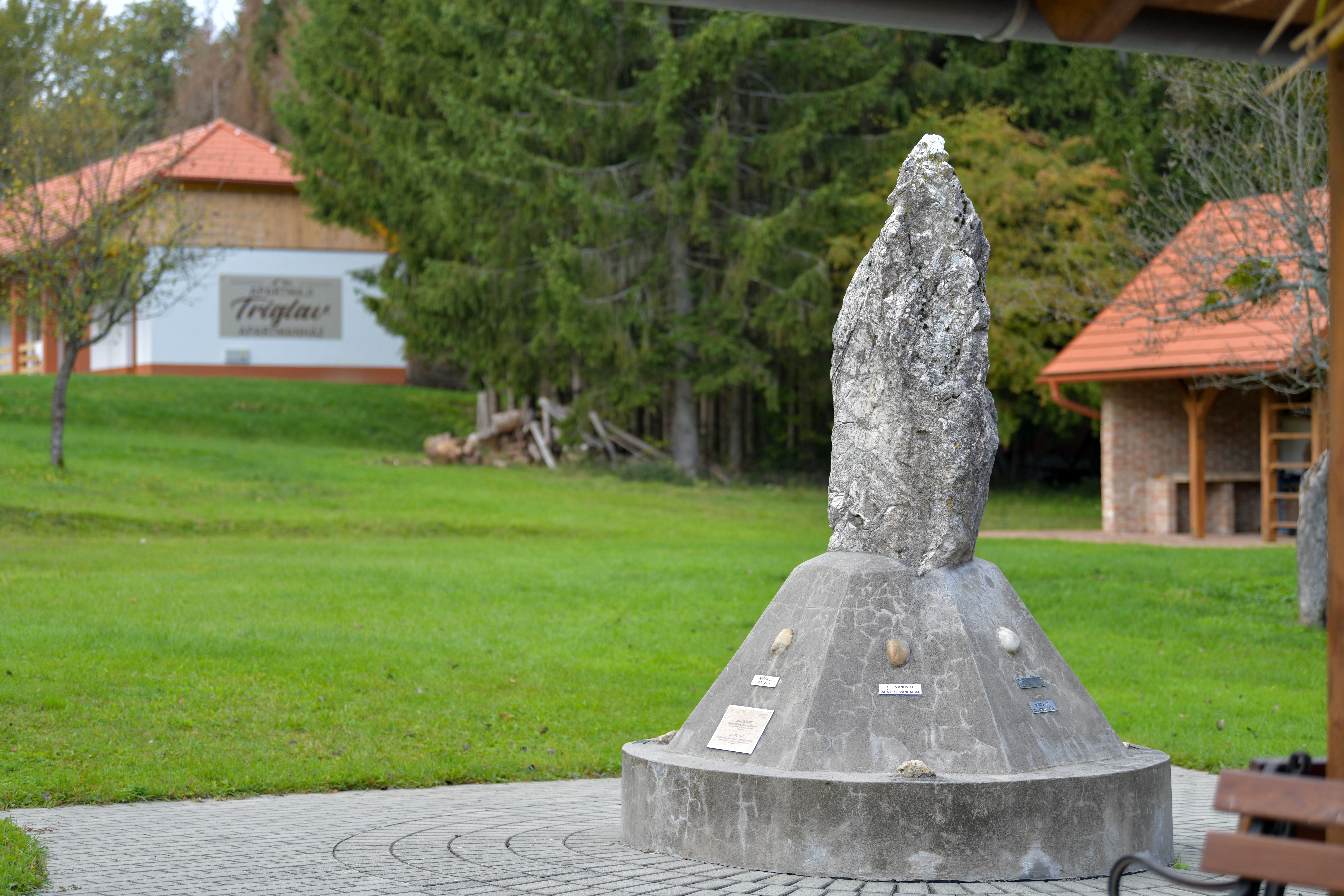 Andovski Triglav, Porabje