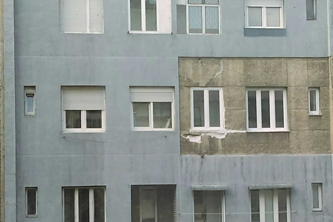 Blok brez dela fasade