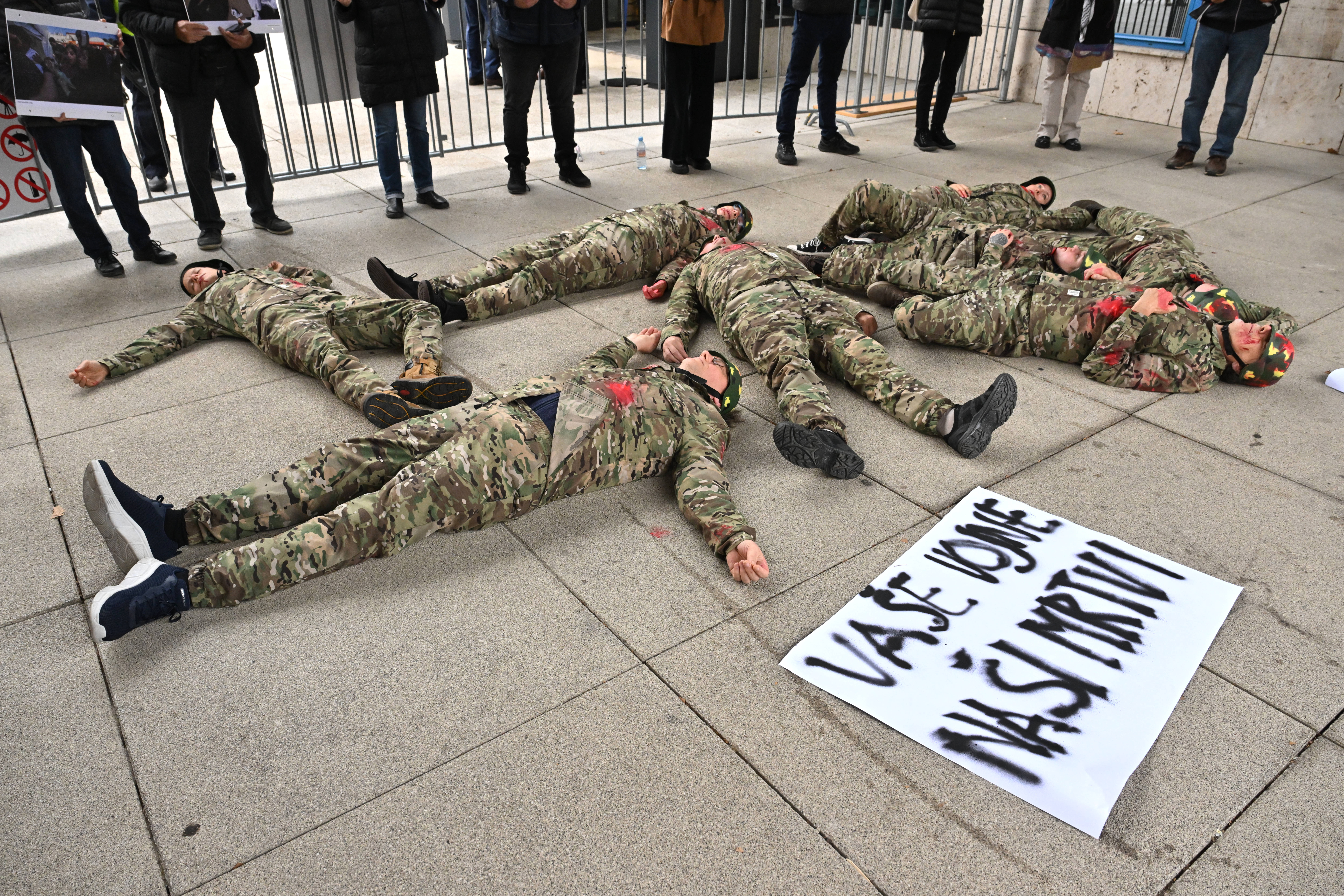 Protest Gibanja za pravice Palestincev na obrambnem sejmu Sidec v Celju