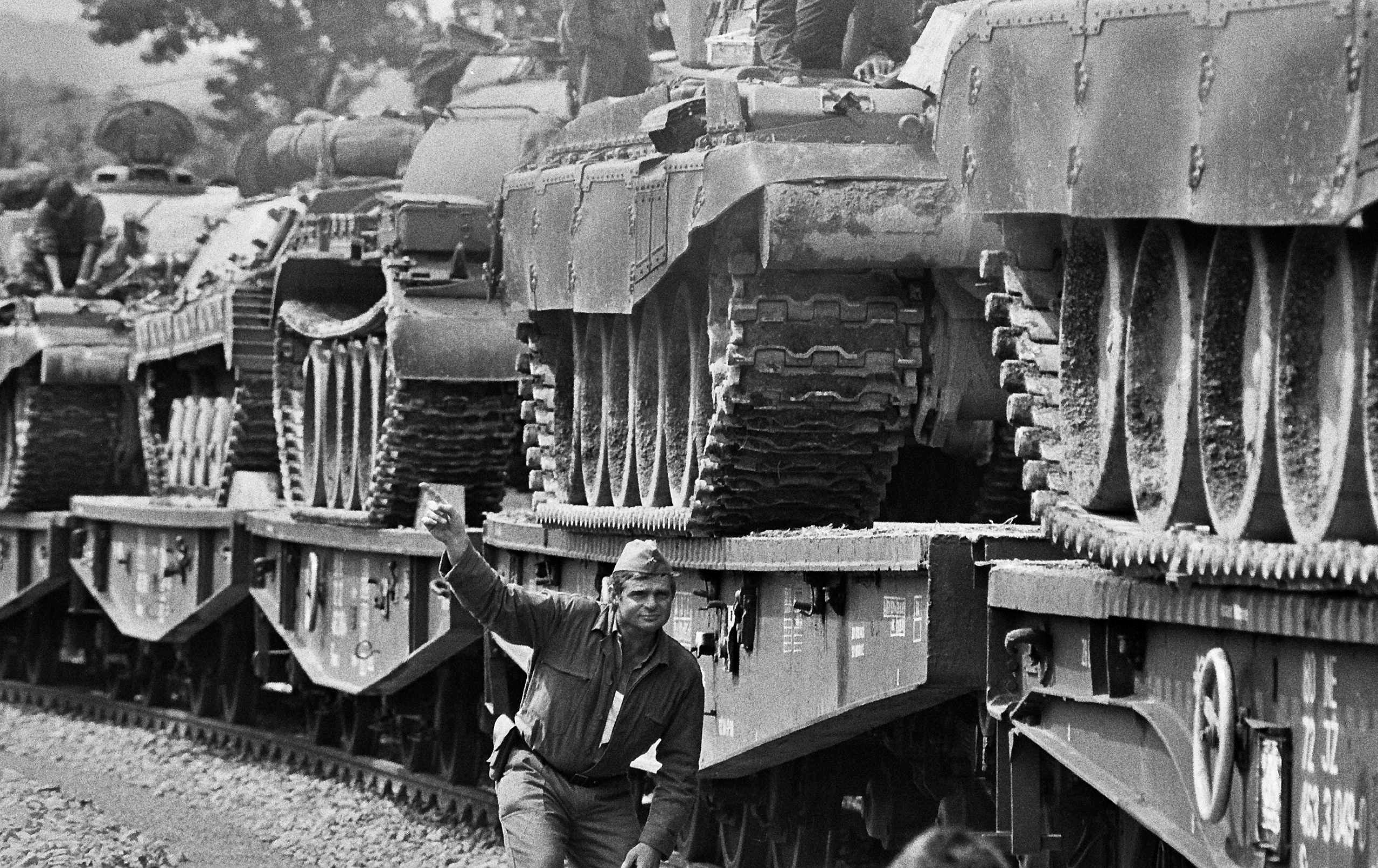 Vojaki JLA zapuščajo Slovenijo