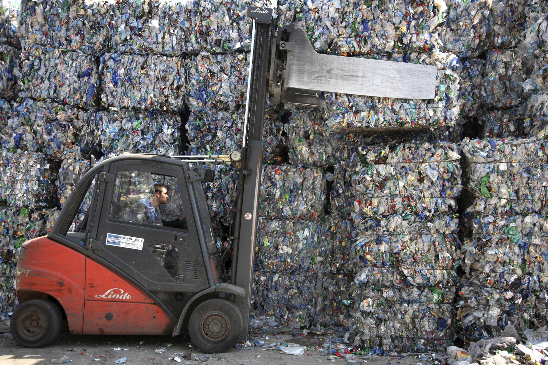 Plastic recycling, PET bottles and plastic rubbish are shredded and pressed, Essen, North Rhine-Westphalia, Germany, Europe,Image: 43258446, License: Rights-managed, Restrictions: , Model Release: no