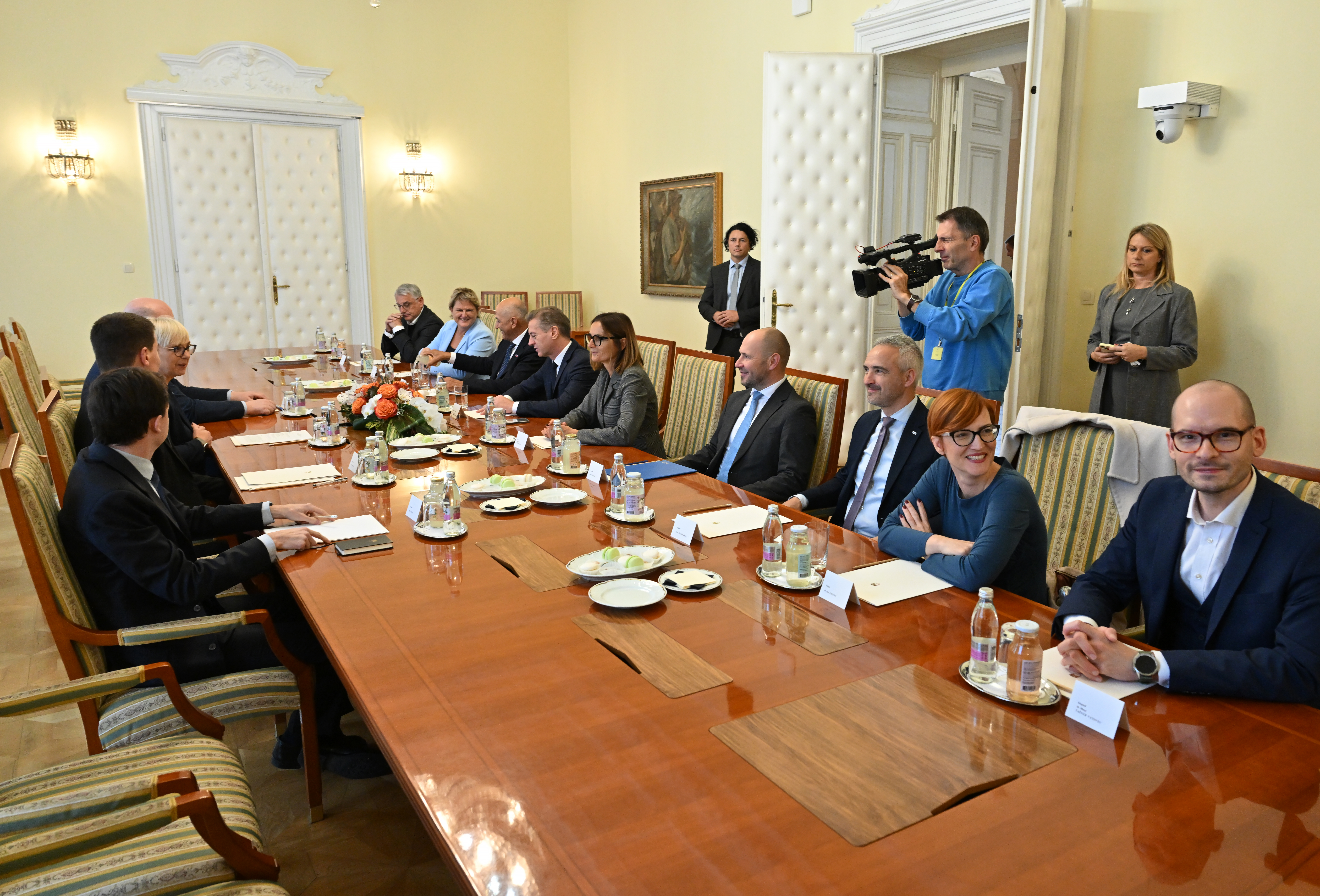 Posvet strank pri predsednici republike