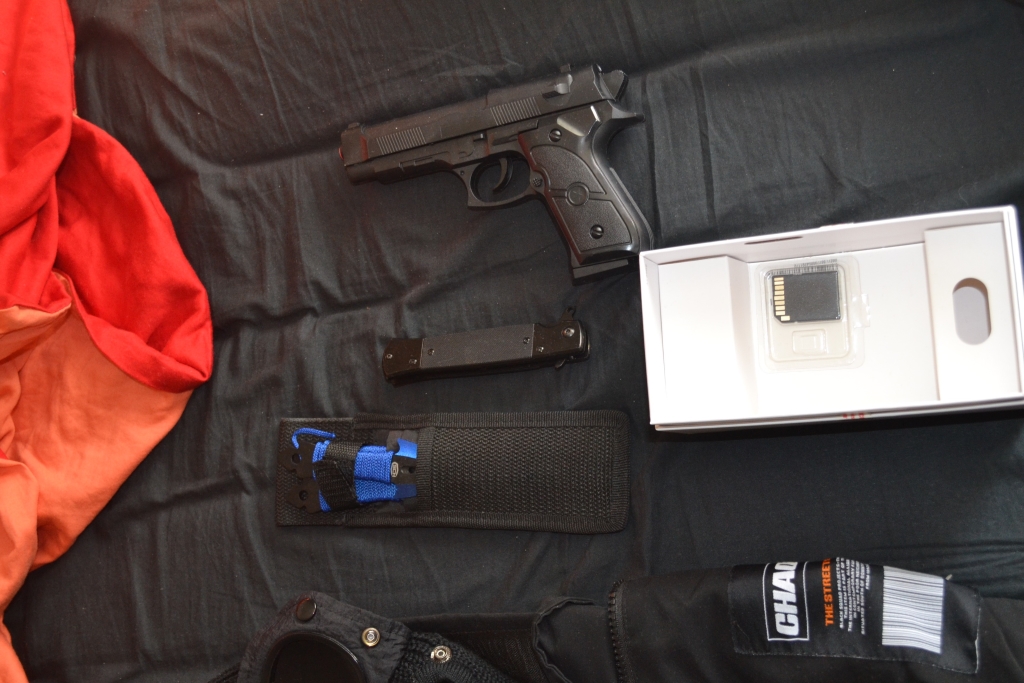 Storilci, ki so se na družbenih omrežjih predstavljali za mlada dekleta, fizično obračunali z moškim, s katerim so navezali stike