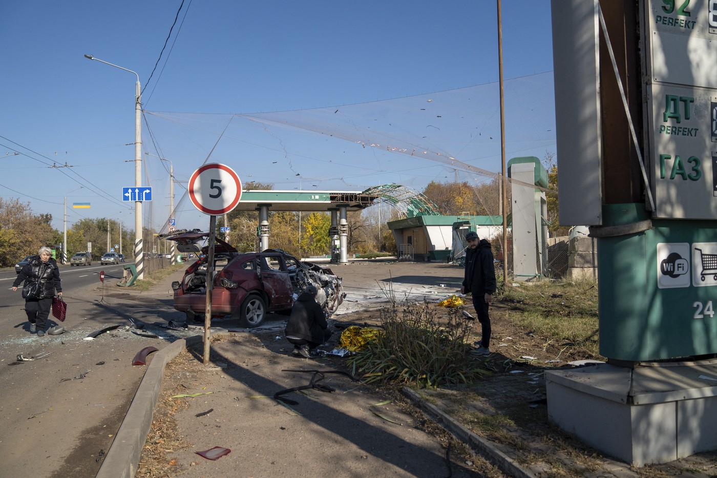 Prizor po napadu ruskega drona v mestu Kramatorsk v vzhodni regiji Doneck