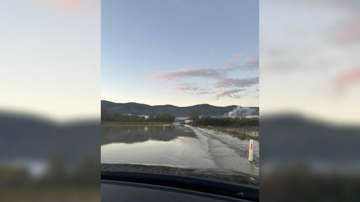 Reka Vipava poplavlja