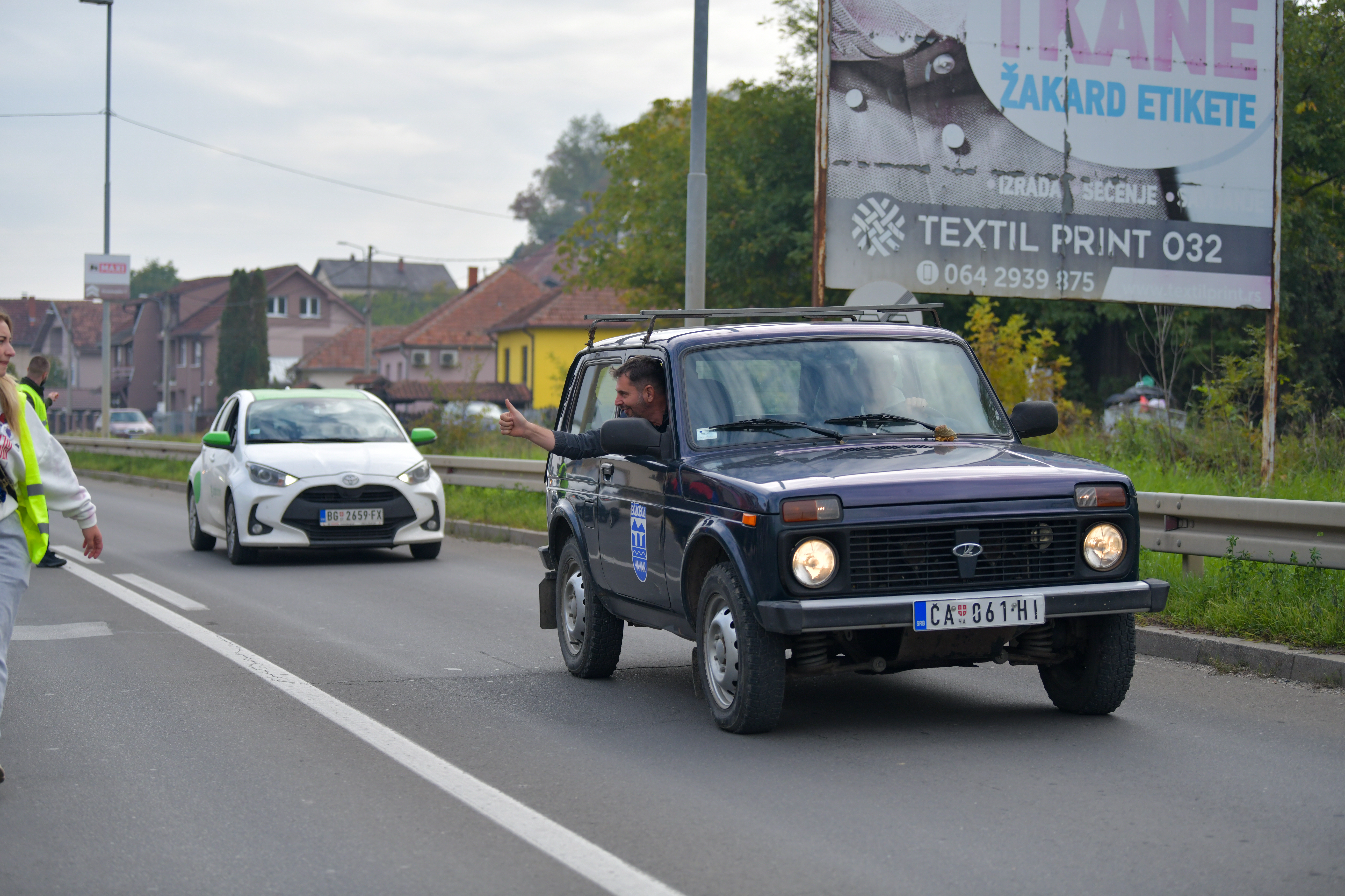 Študenti iz Novega Pazarja pešačijo proti Novemu Sadu