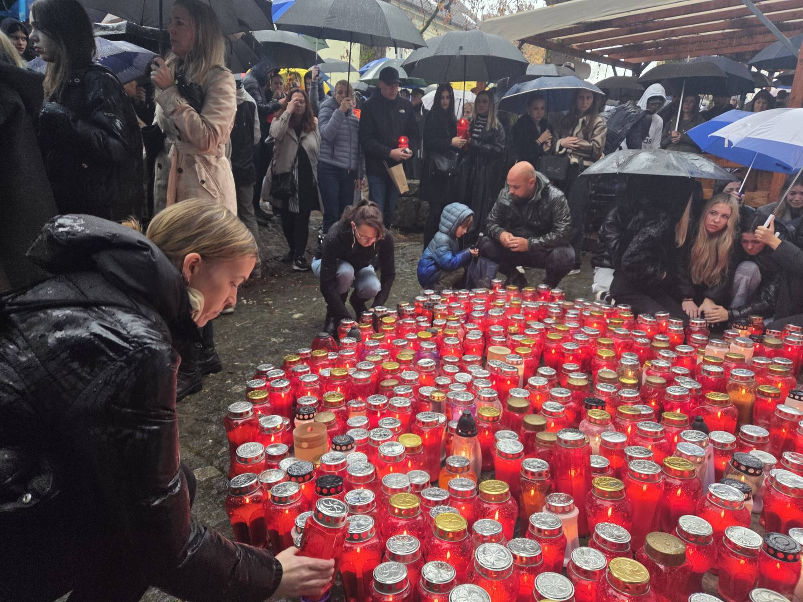 Po smrti Novomeščana se je zbrala množica ljudi