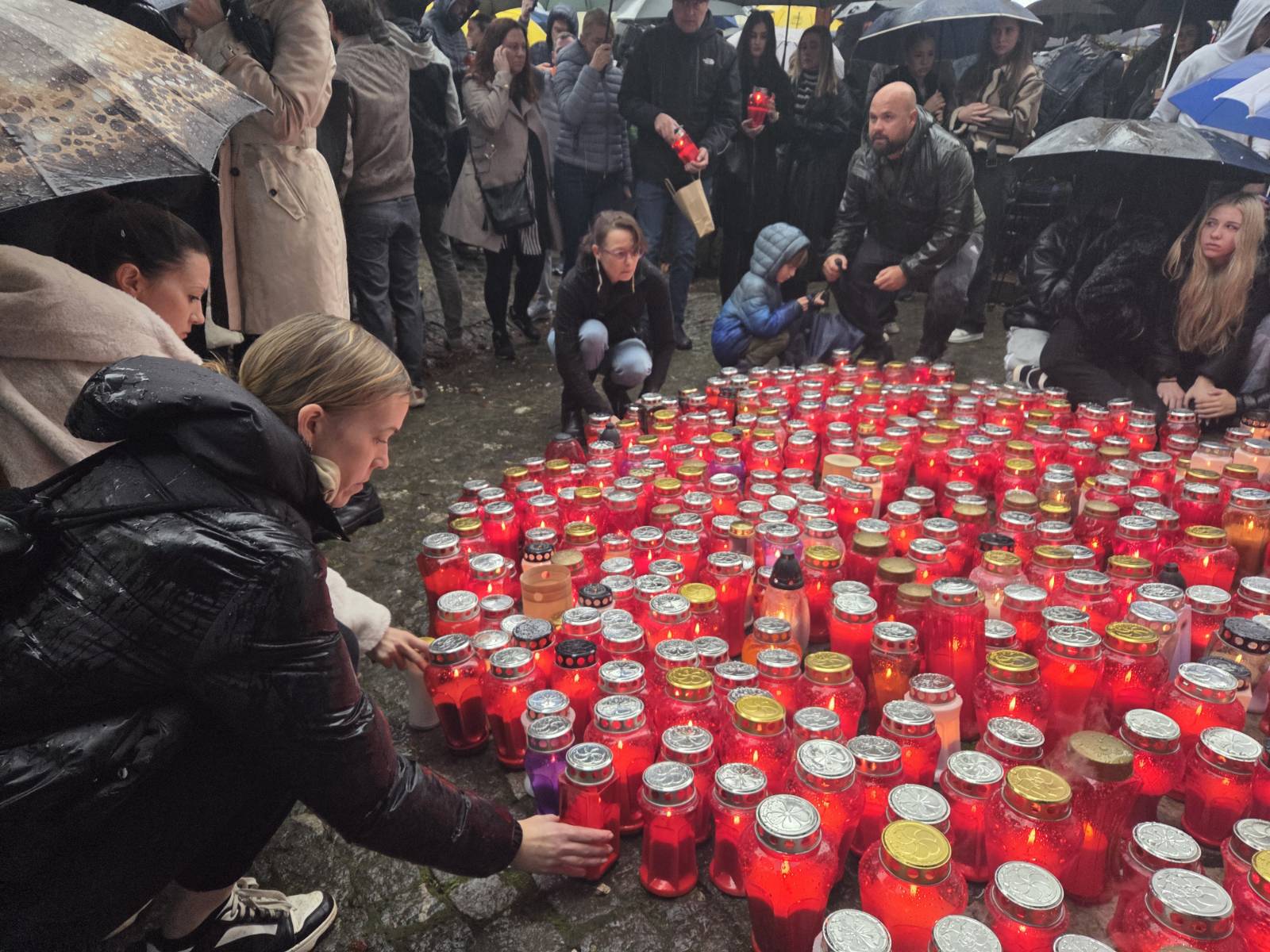 Po smrti Novomeščana se je zbrala množica ljudi