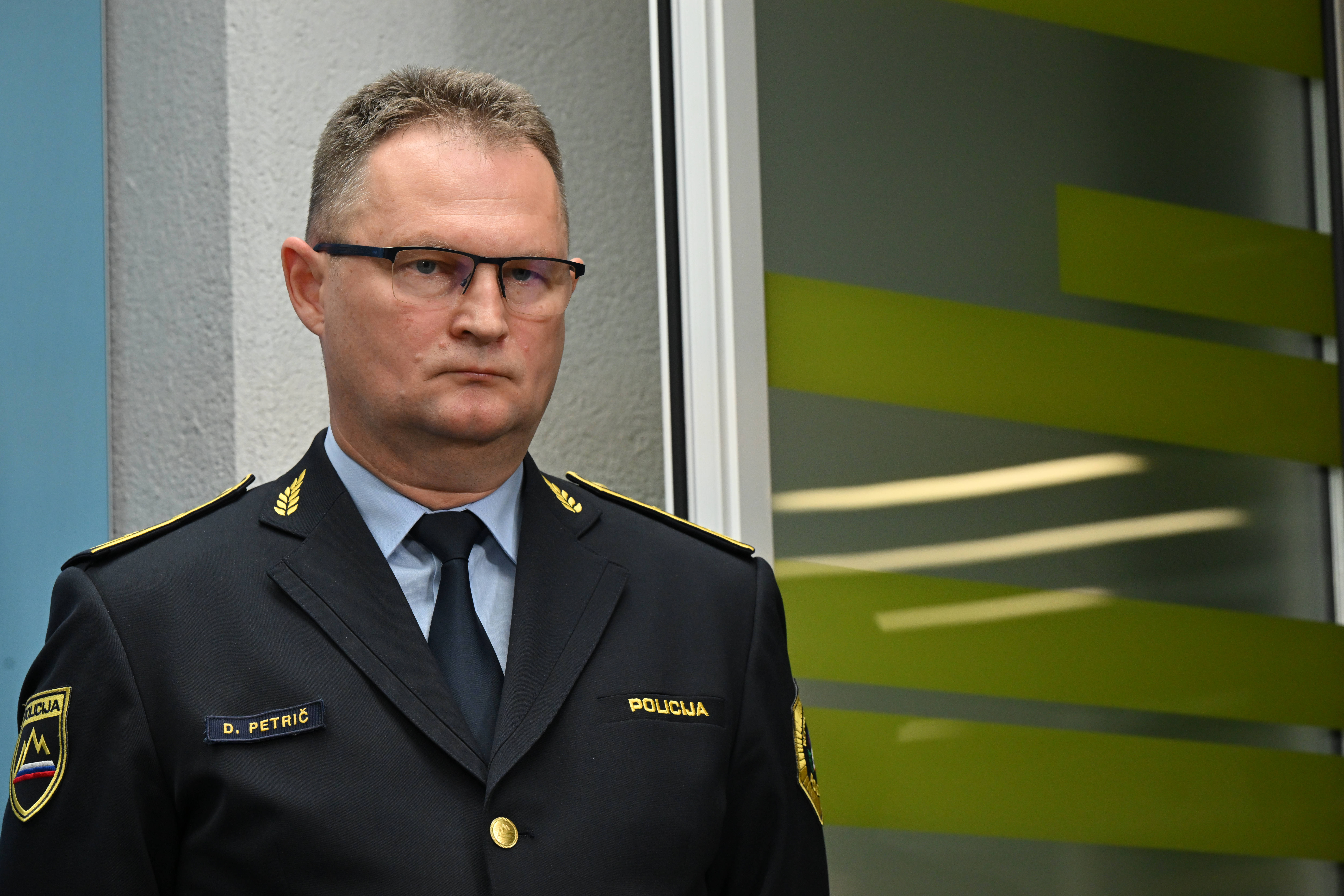 Slovenija, Ljubljana, 25.10.2025, 25. oktober 2025 Izjave za medije po izrednem sestanku vlade zaradi umora v Novem mestu. Robert Golob, Andreja Katič, Damjan Petrič, Boštjan Poklukar, Vojko VolkFoto:Žiga Živulović jr./F.A.Bobo