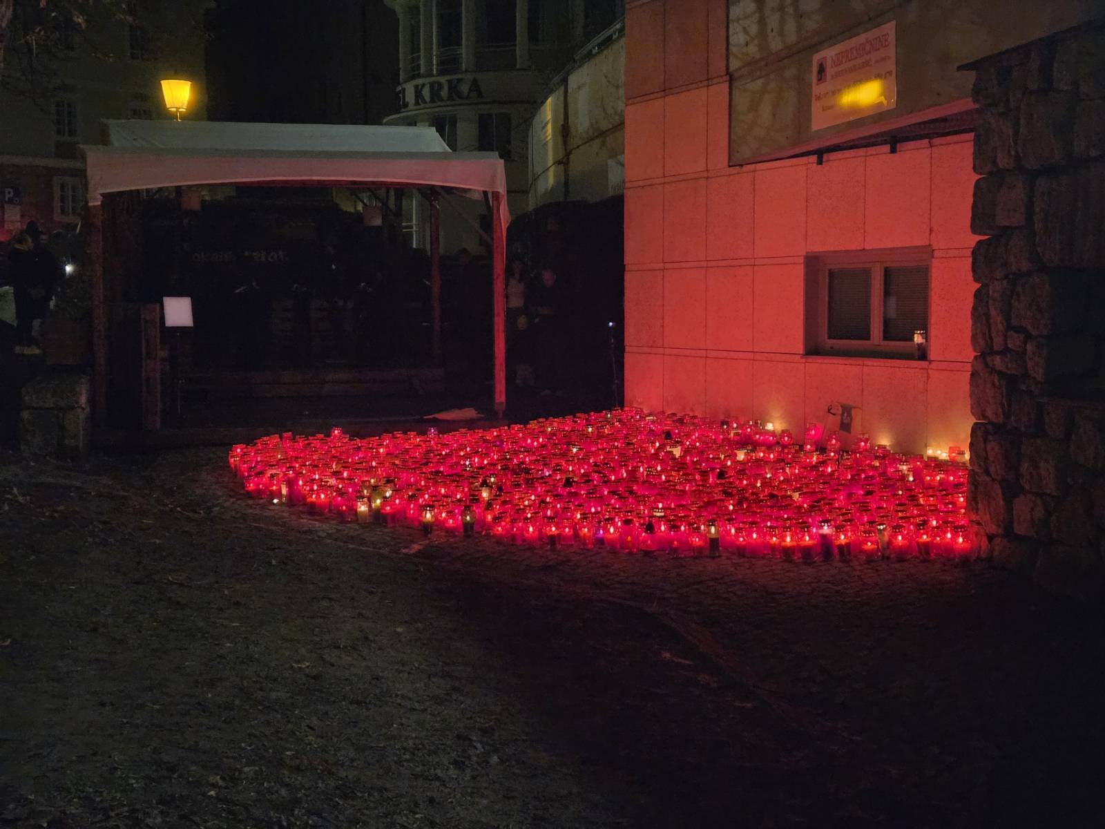 Prižiganje svečk v Novem mestu