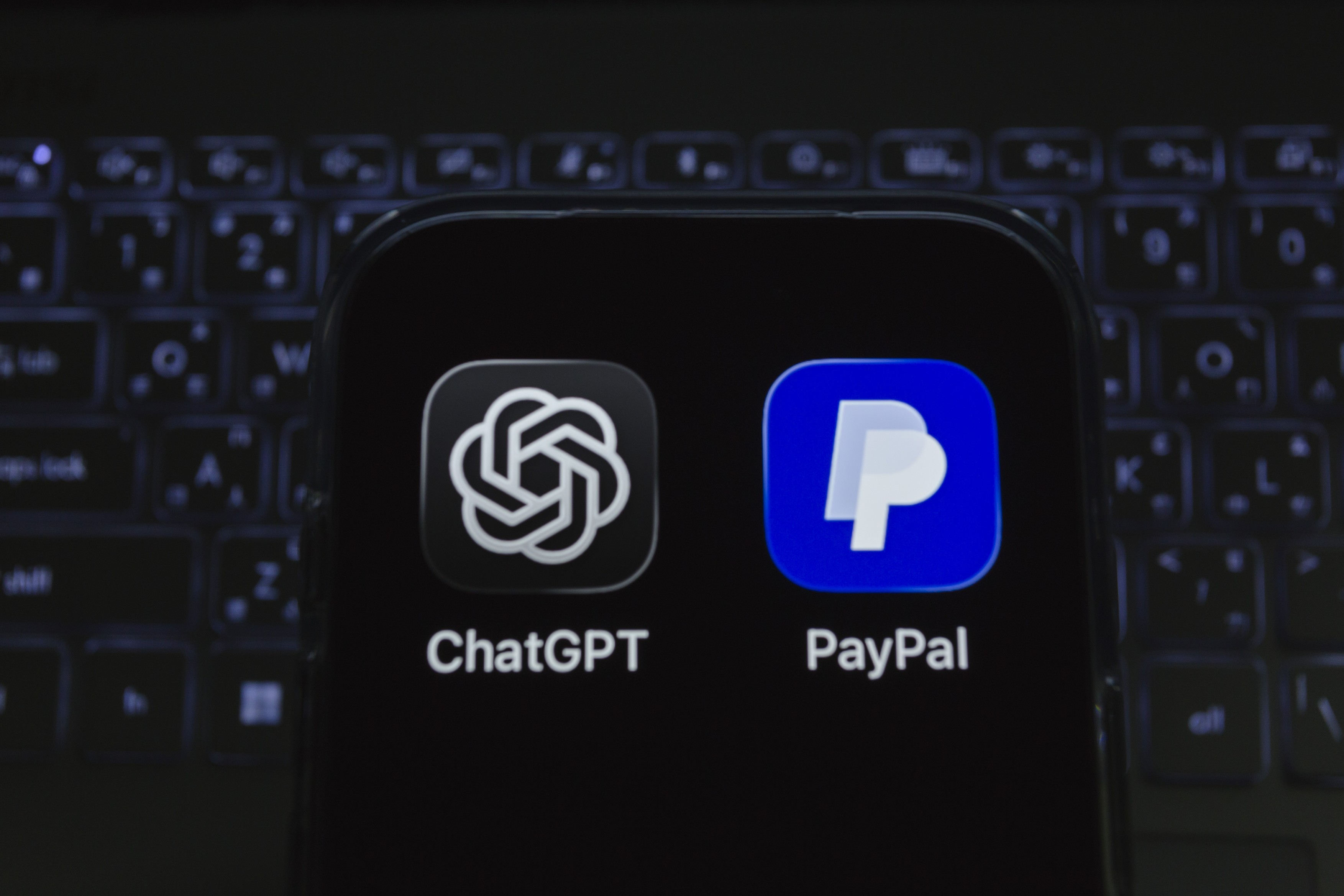 OpenAI in PayPal sta sklenila pogodbo o sodelovanju, s katerim PayPal razširja svoje delovanje na platformi ChatGPT