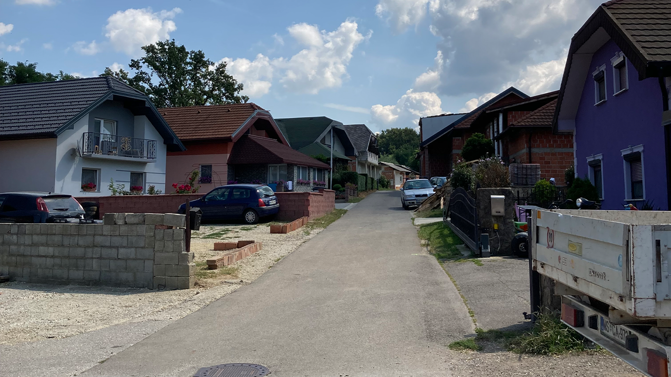 Dolga vas, romsko naselje