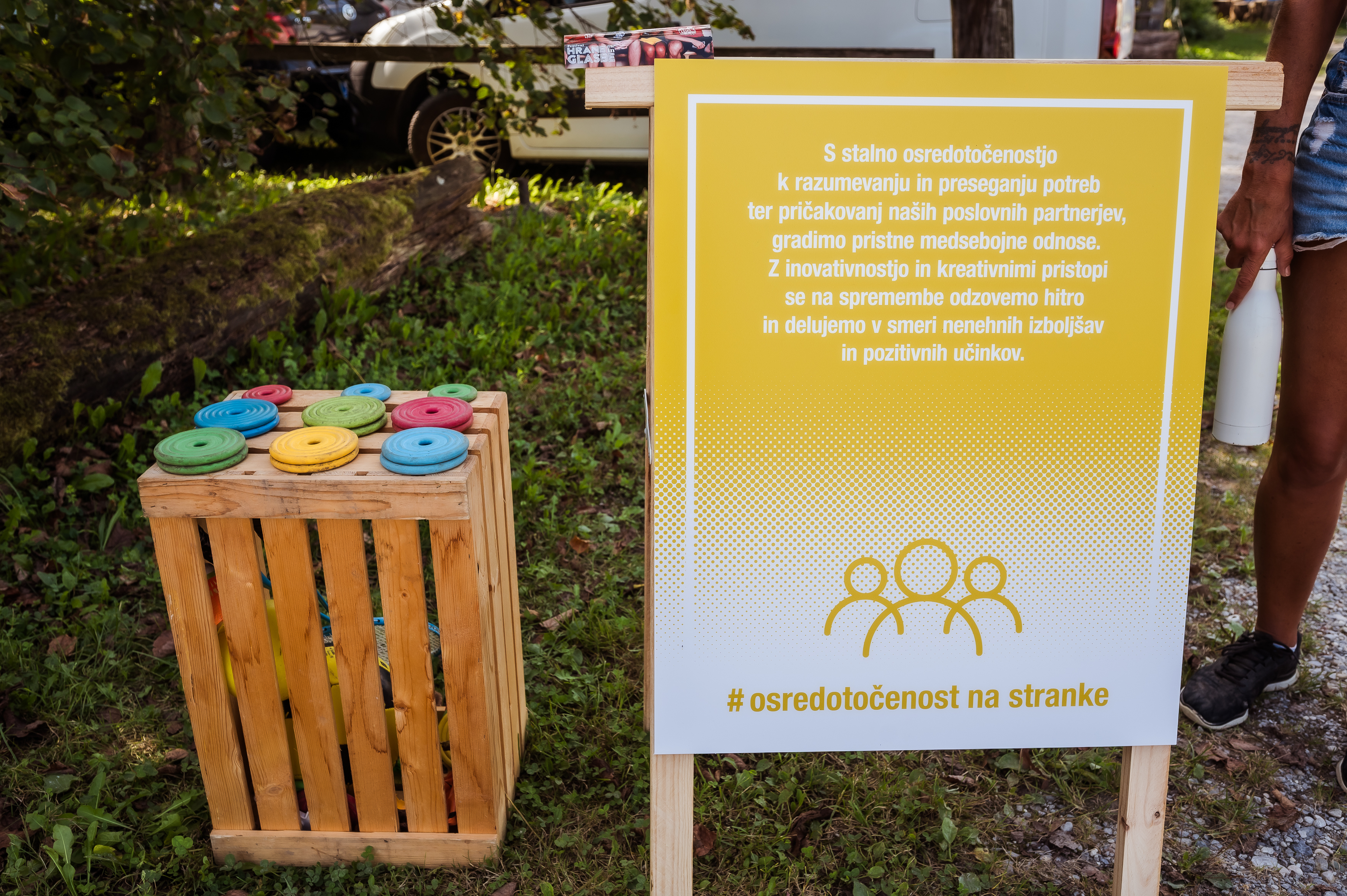 Z različnimi povezovalnimi aktivnostmi v podjetju učinkovito krepijo timski duh.