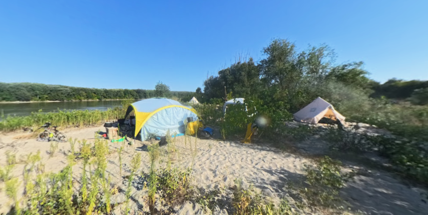 Šotori na Gornji Sigi, kjer je Liberland