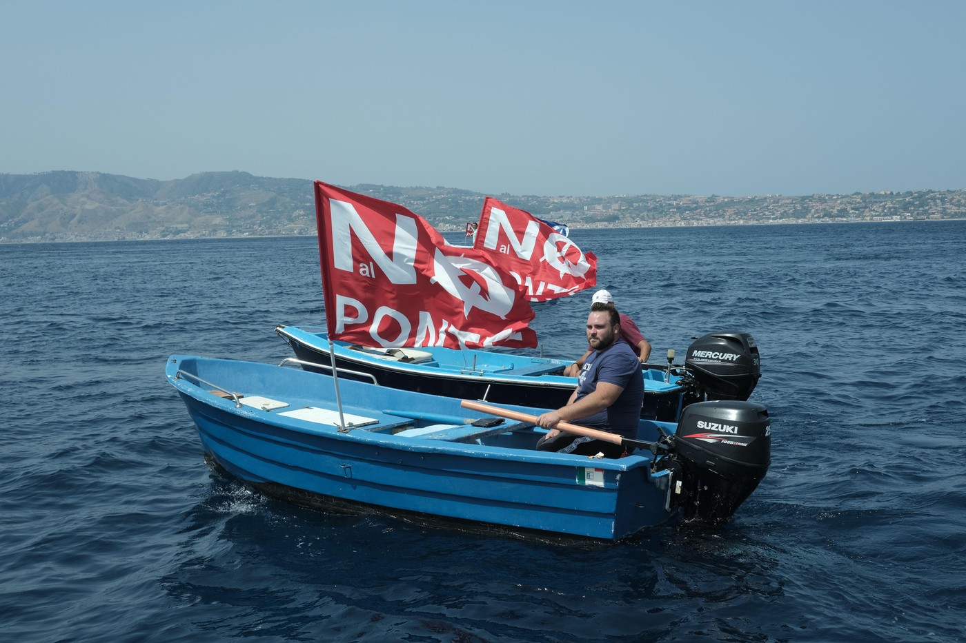 Protest nasprotnikov gradnje mostu na Sicilijo
