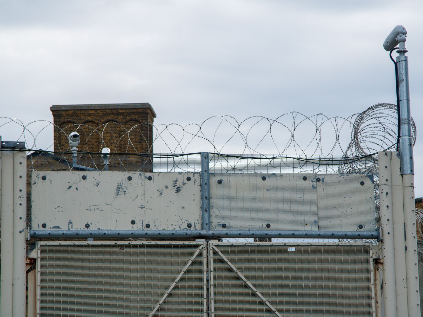 Iz angleškega zapora Wandsworth pomotoma izpustili dva zapornika