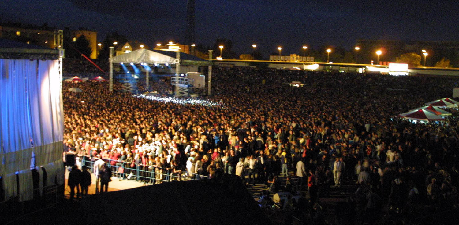 Prizori s koncerta na bežigrajskem Stadionu leta 2003