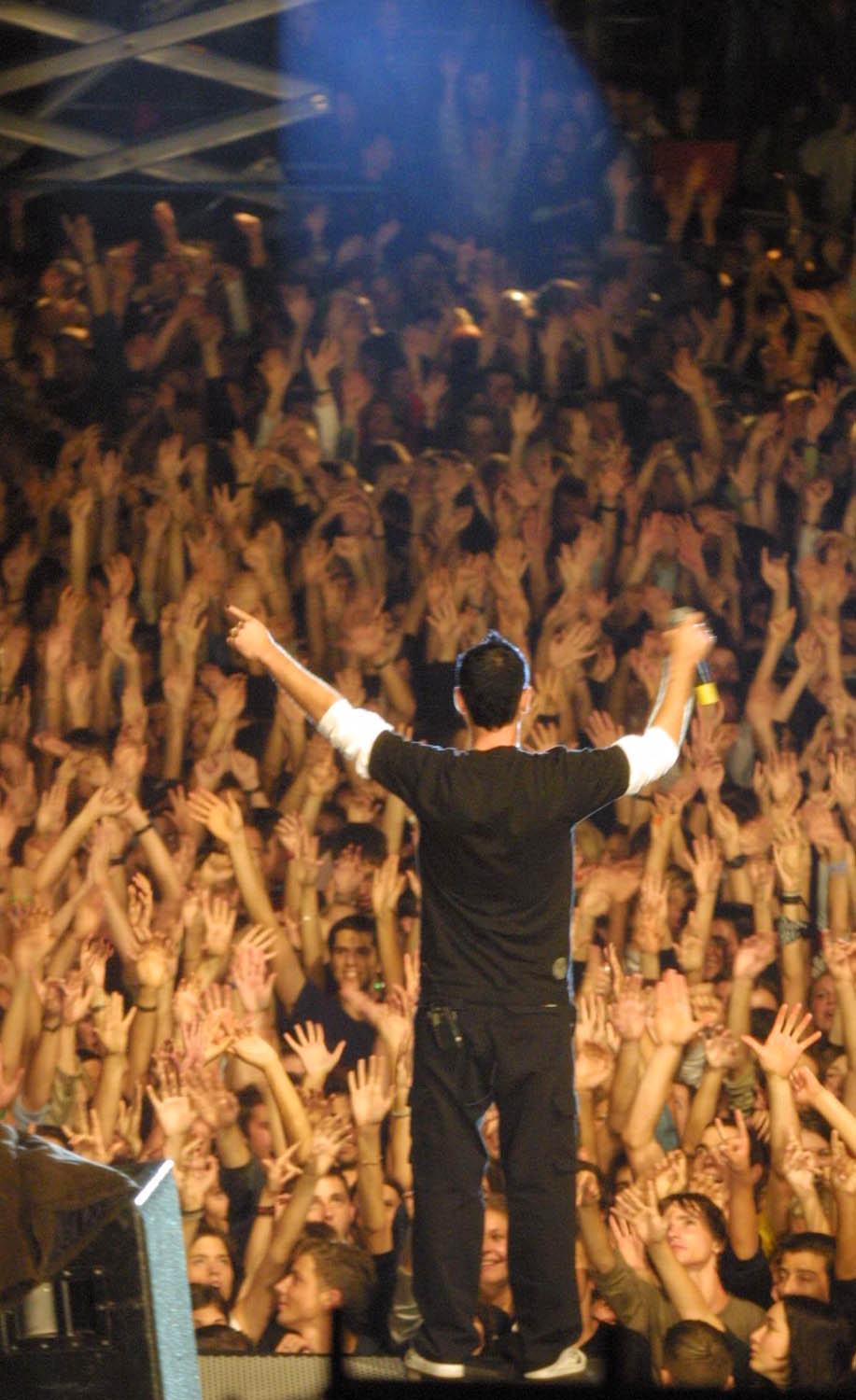 Prizori s koncerta na bežigrajskem Stadionu leta 2003