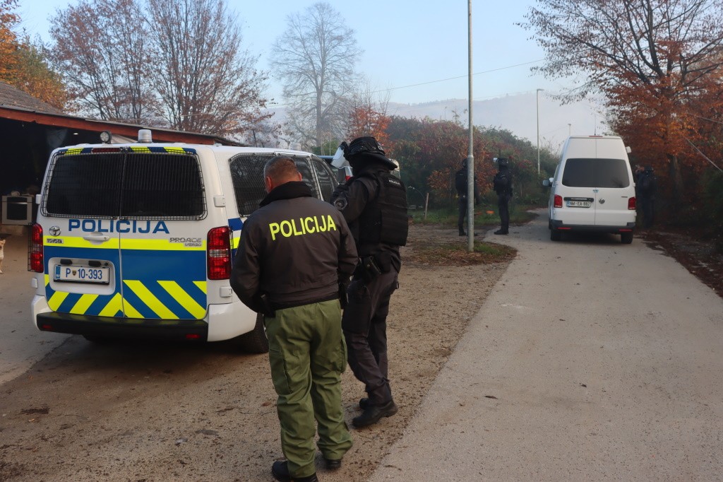 Policija v romskem naseldju Žabjak