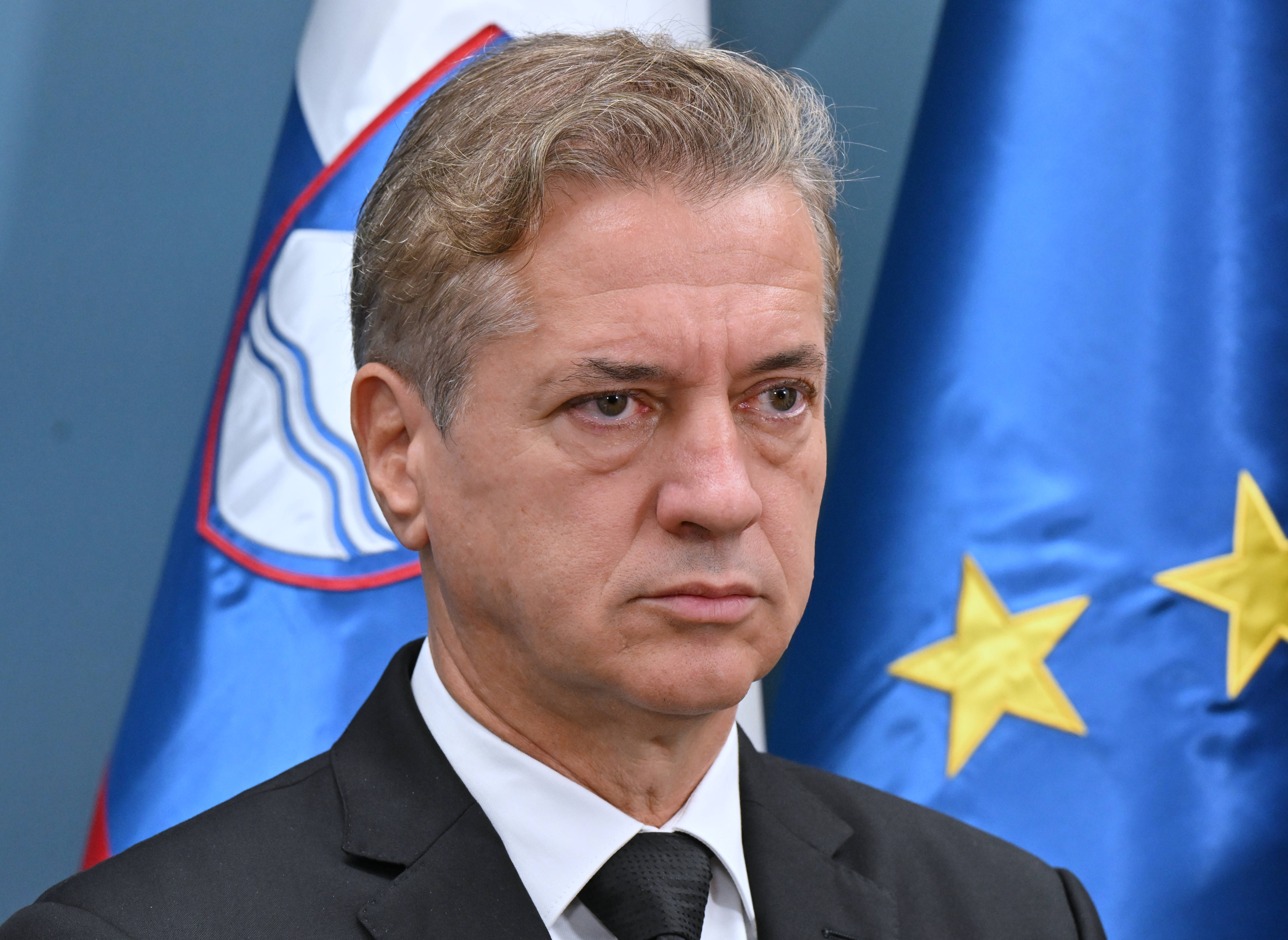 Slovenija, Ljubljana, 26.10.2025, 26. oktober 2025 Izjave za medije po izrednem sestanku vlade zaradi umora v Novem mestu. Robert Golob, Andreja Katič, Damjan Petrič, Boštjan Poklukar, Vojko VolkFoto:Žiga Živulović jr./F.A.Bobo