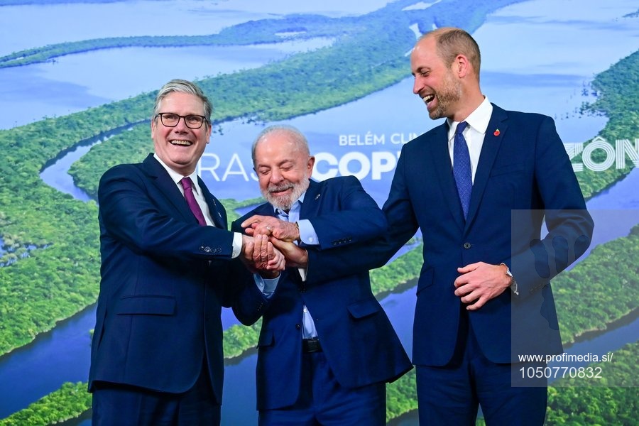Brazil's President Luiz Inacio Lula da Silva (R)