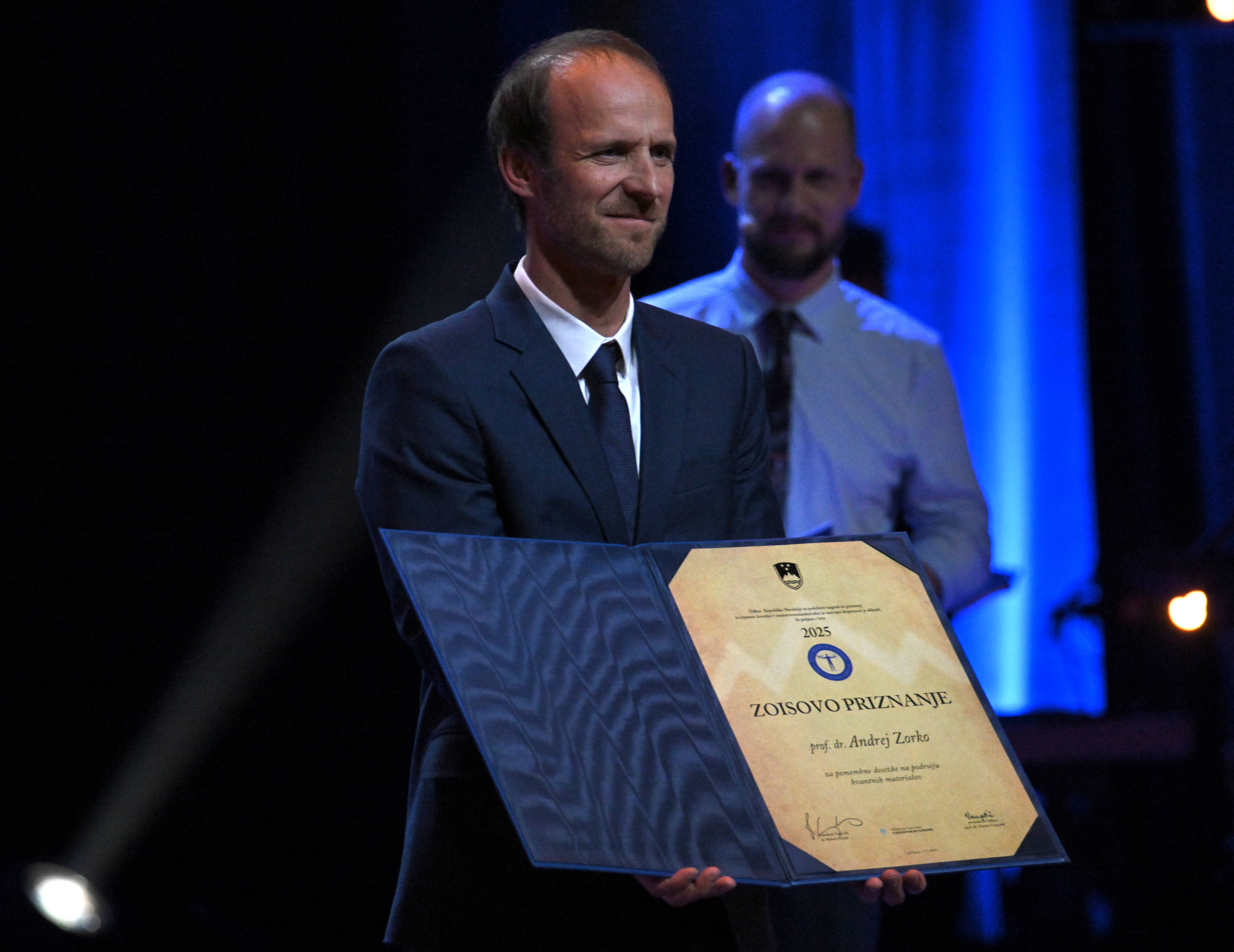 Andrej Zorko za pomembne dosežke na področju kvantnih materialov