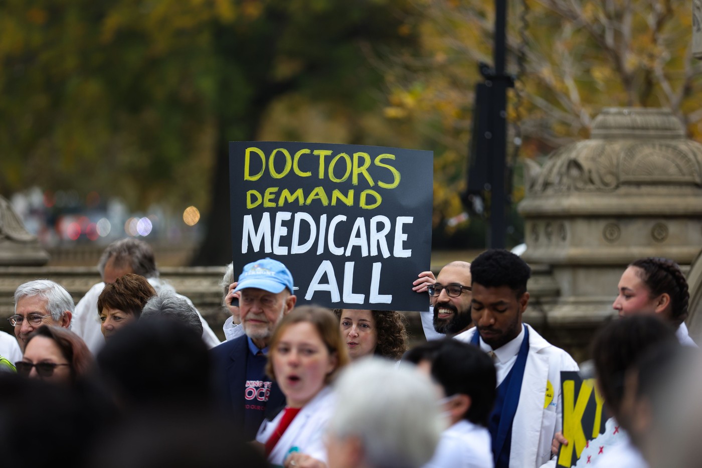 Ameriški zdravniki na shodu v podporo zdravstvenega zavarovanja za Američane 3. novembra v Washingtonu