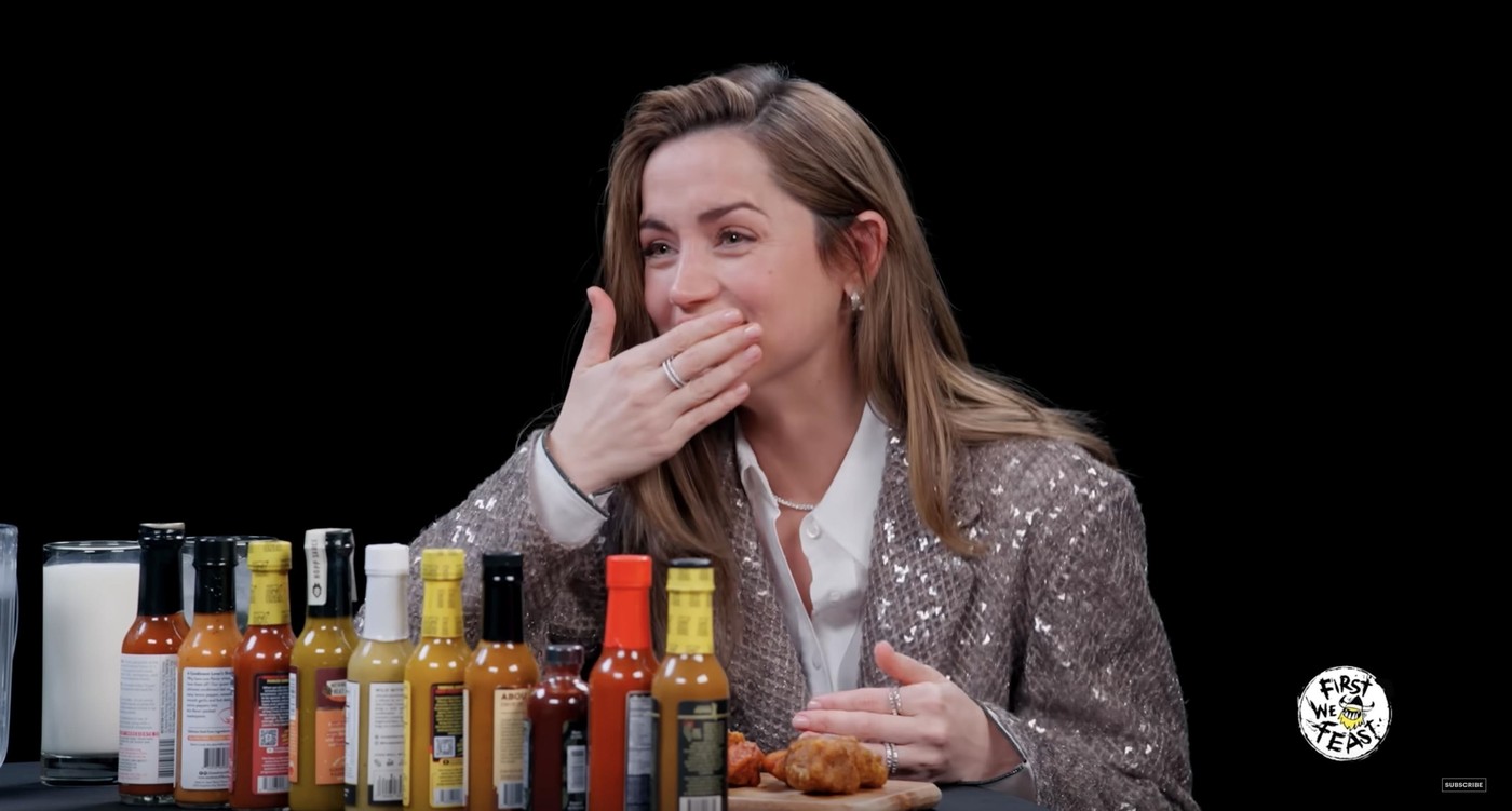 Ana de Armas v oddaji Hot Ones