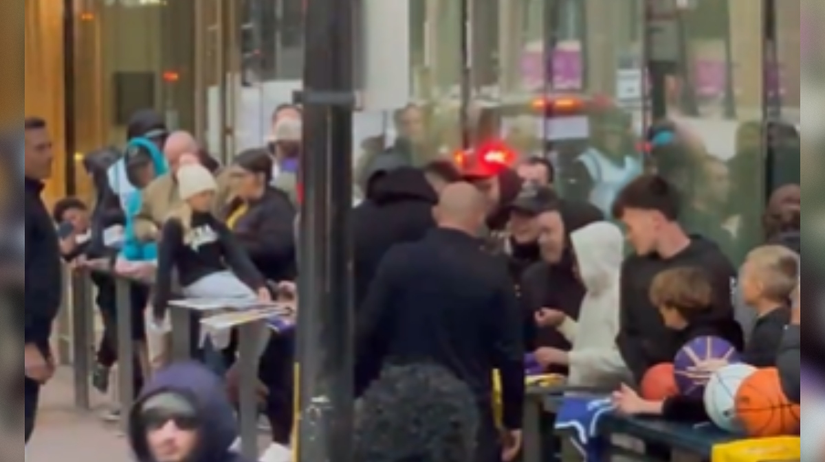 Luka Dončić z navijači