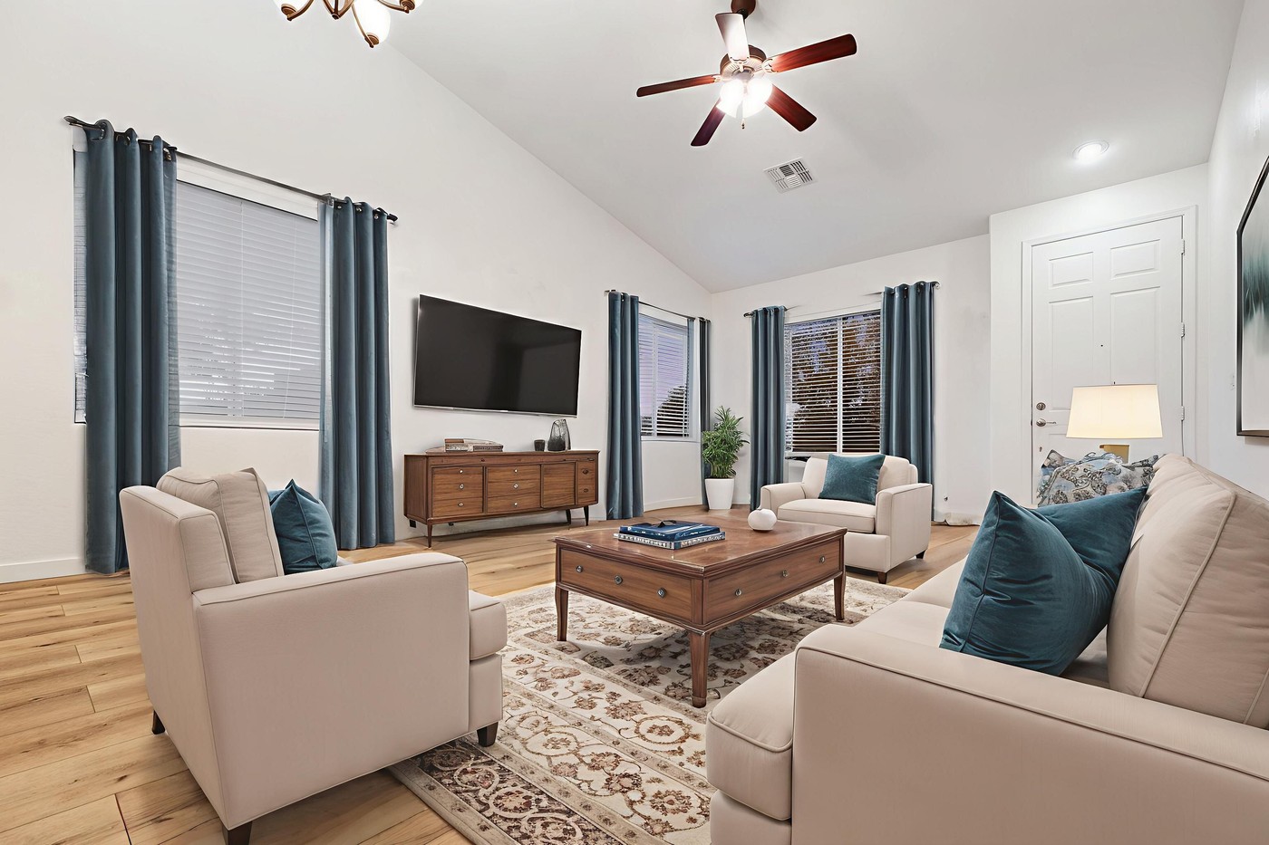 dnevna soba, dnevni prostor, fotelji, stilno pohištvo, kavč