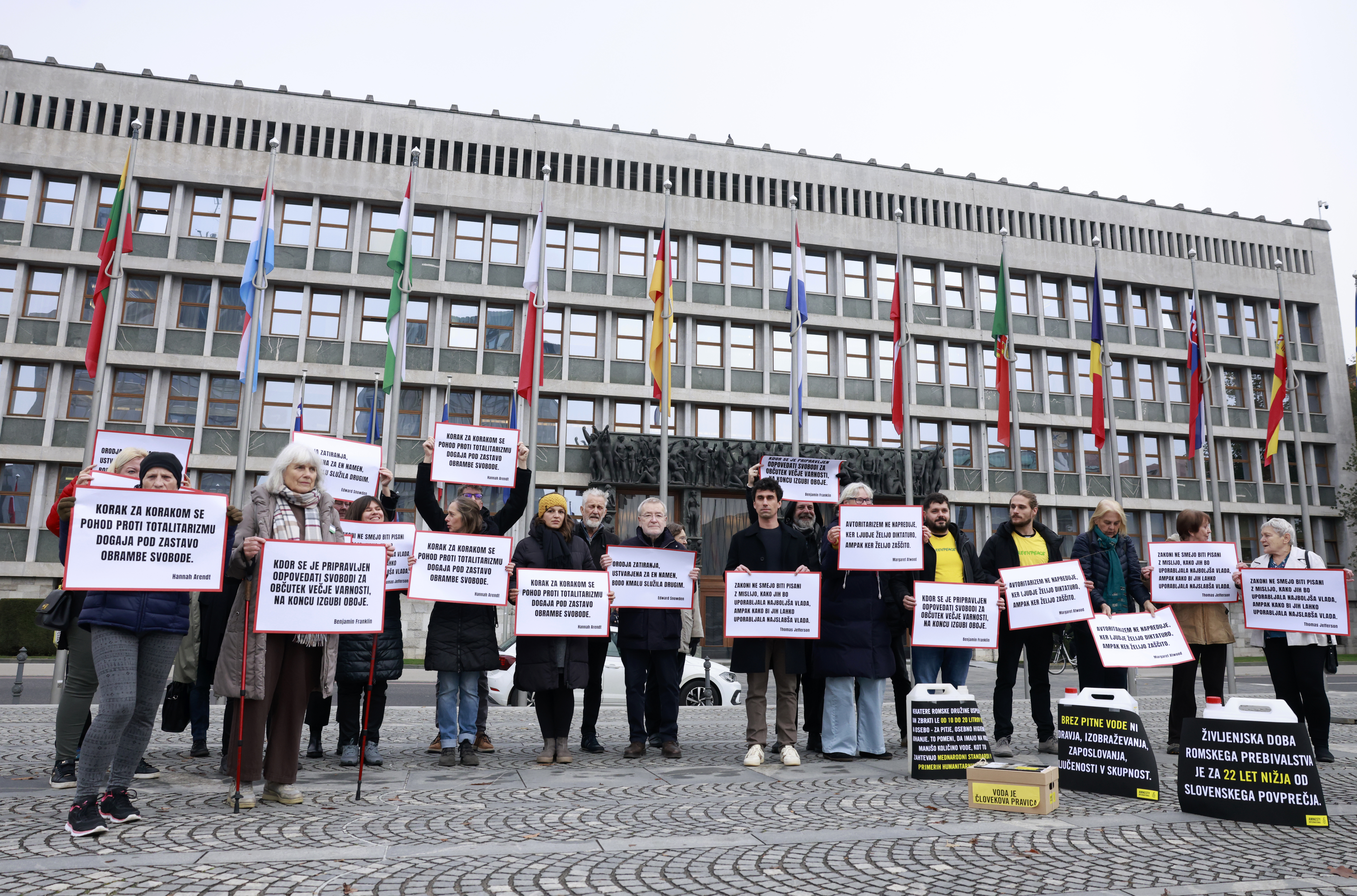 Novinarska konferenca nevladnih organizacij o Šutarjevem zakonu