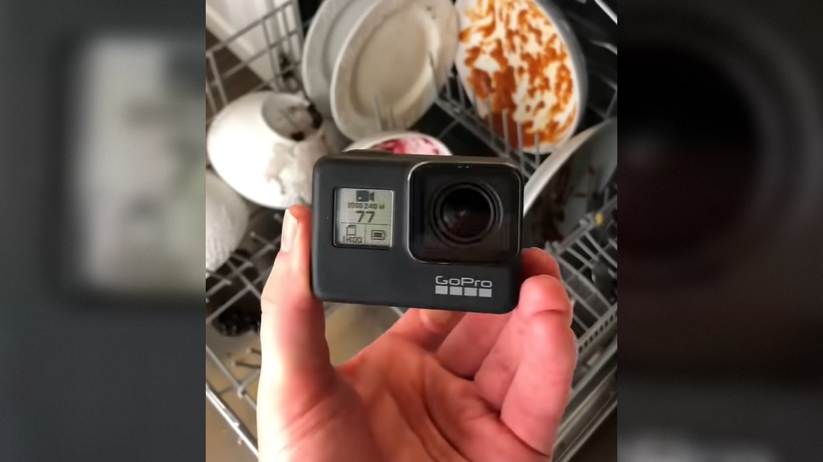 V pomivalni stroj je postavil kamero