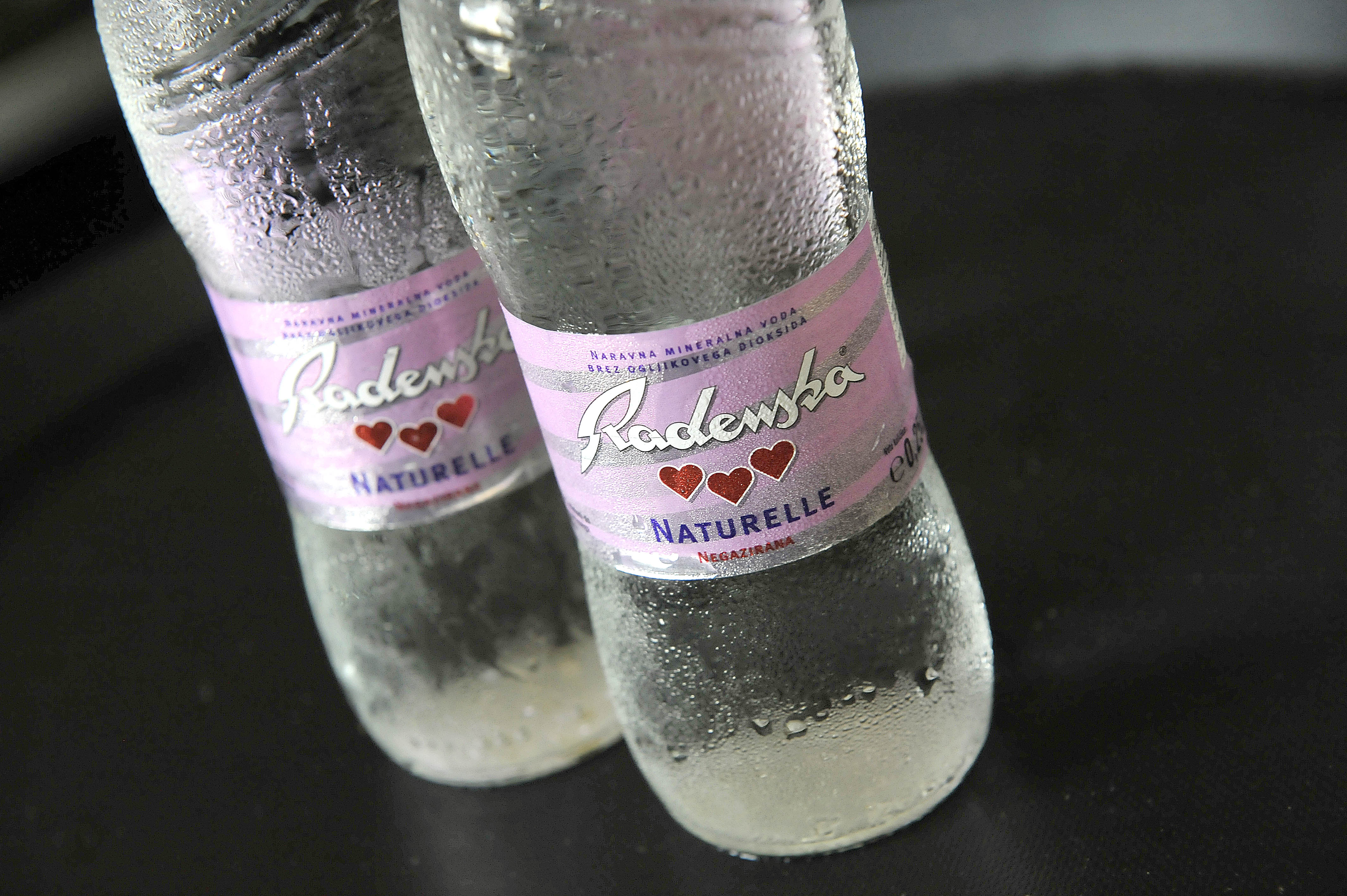 Slovenija, Ljubljana, 08.07.2011, 08. Julij 2011Detajl, plastenki Radenske Naturelle. Pijaca, osvezitev, Foto: Srdjan Zivulovic/Bobo