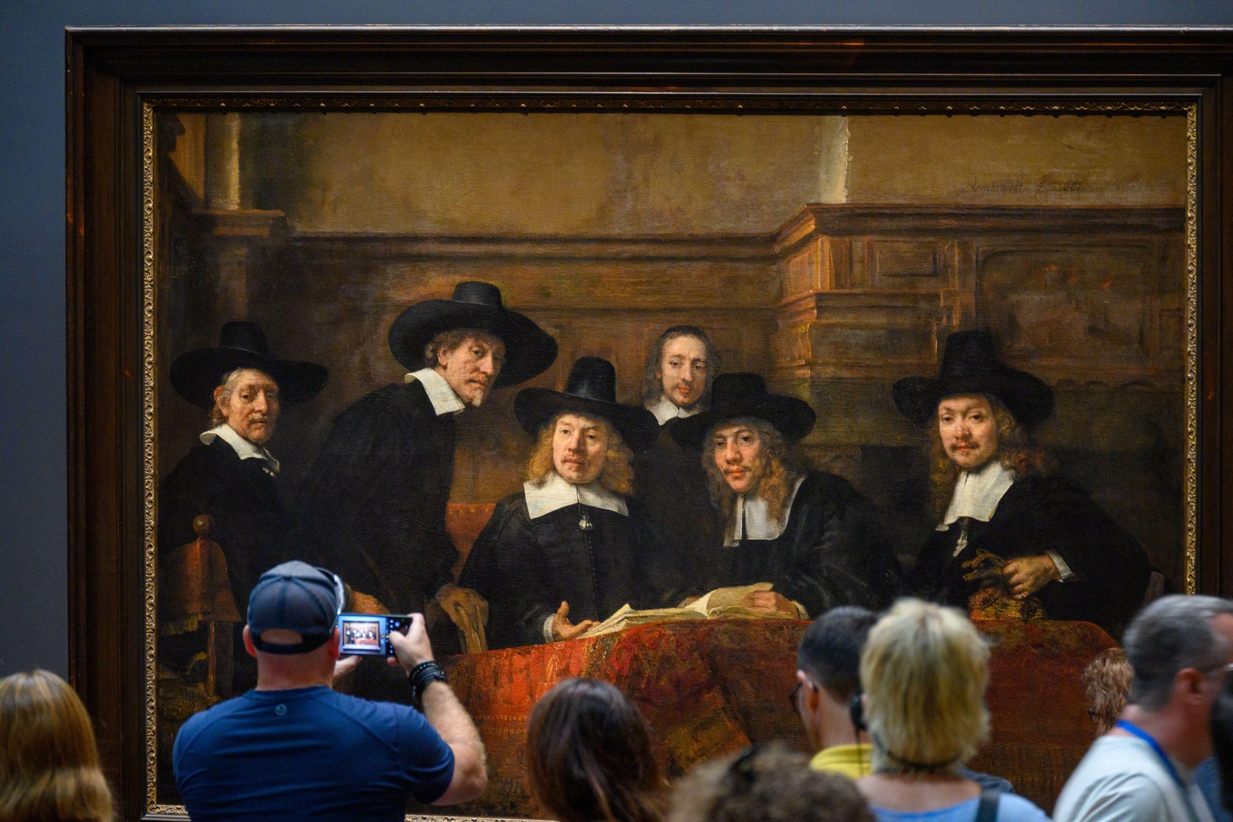 obiskovalci pred nizozemskim Rijksmuseum