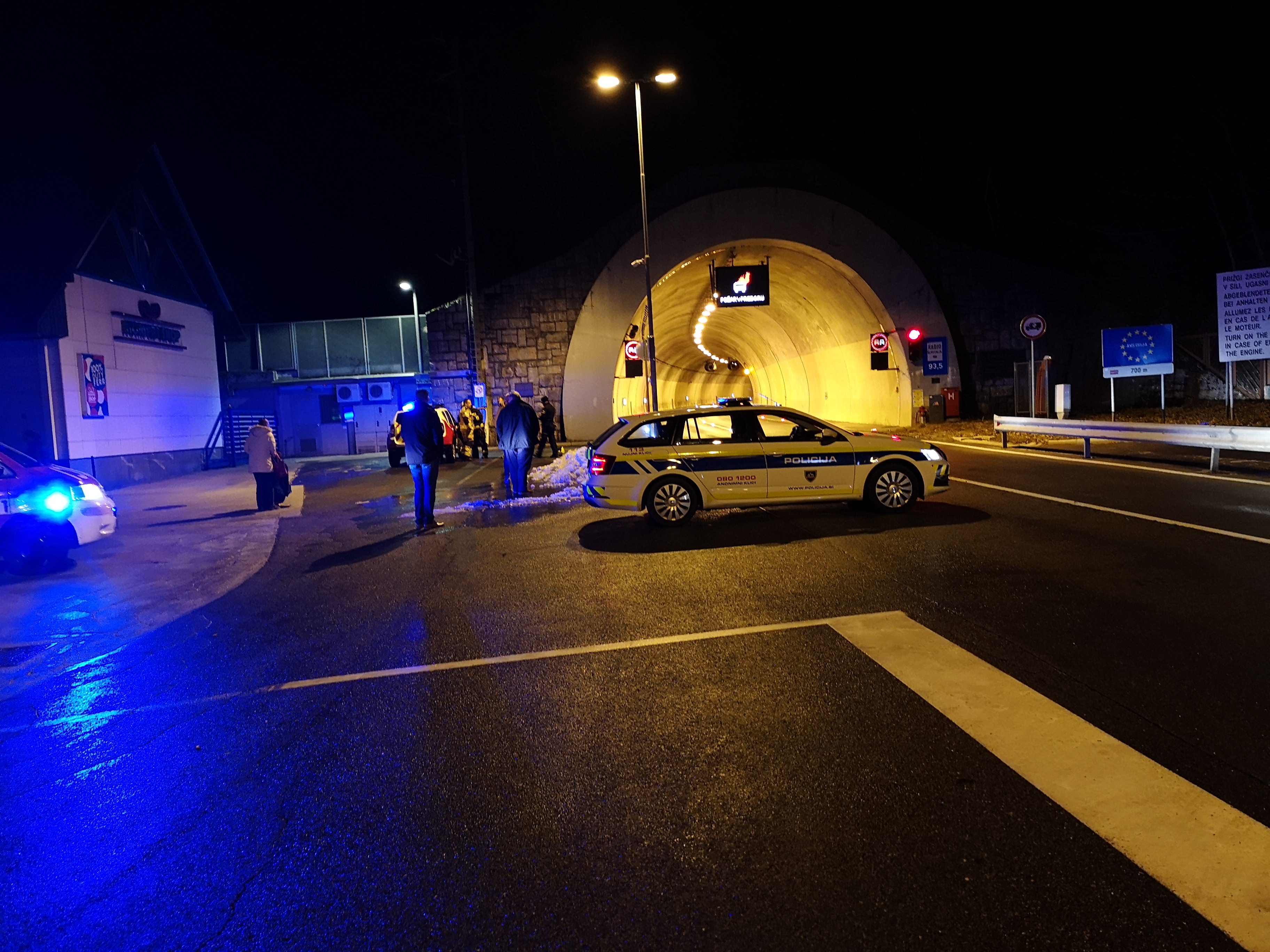 Policija pred predorom Ljubelj