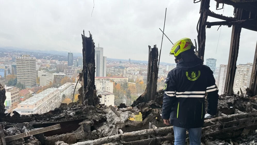 Objavili fotografije notranjosti pogorele stolpnice Vjesnika (FOTO)