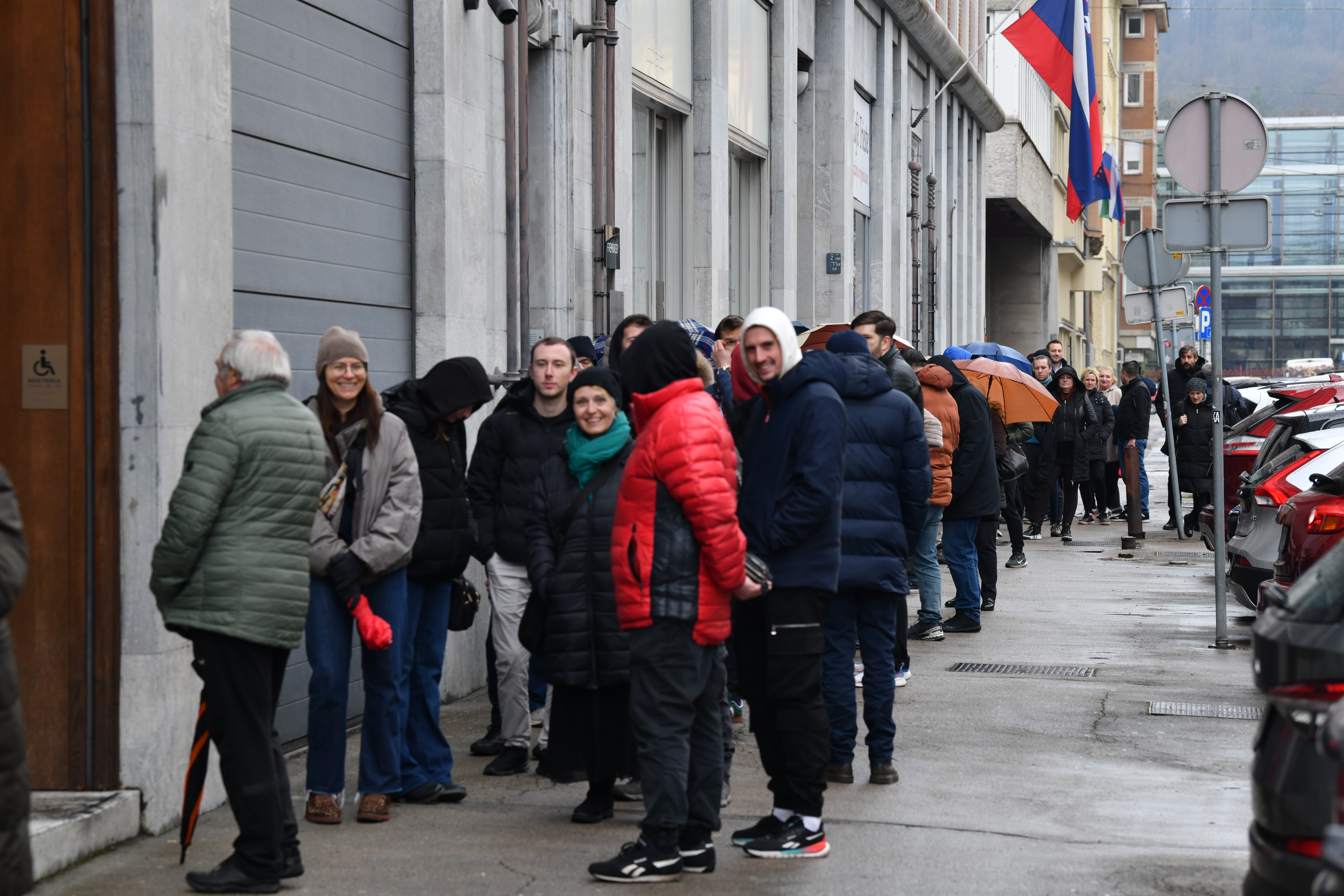 vrsta pred Banko Slovenije