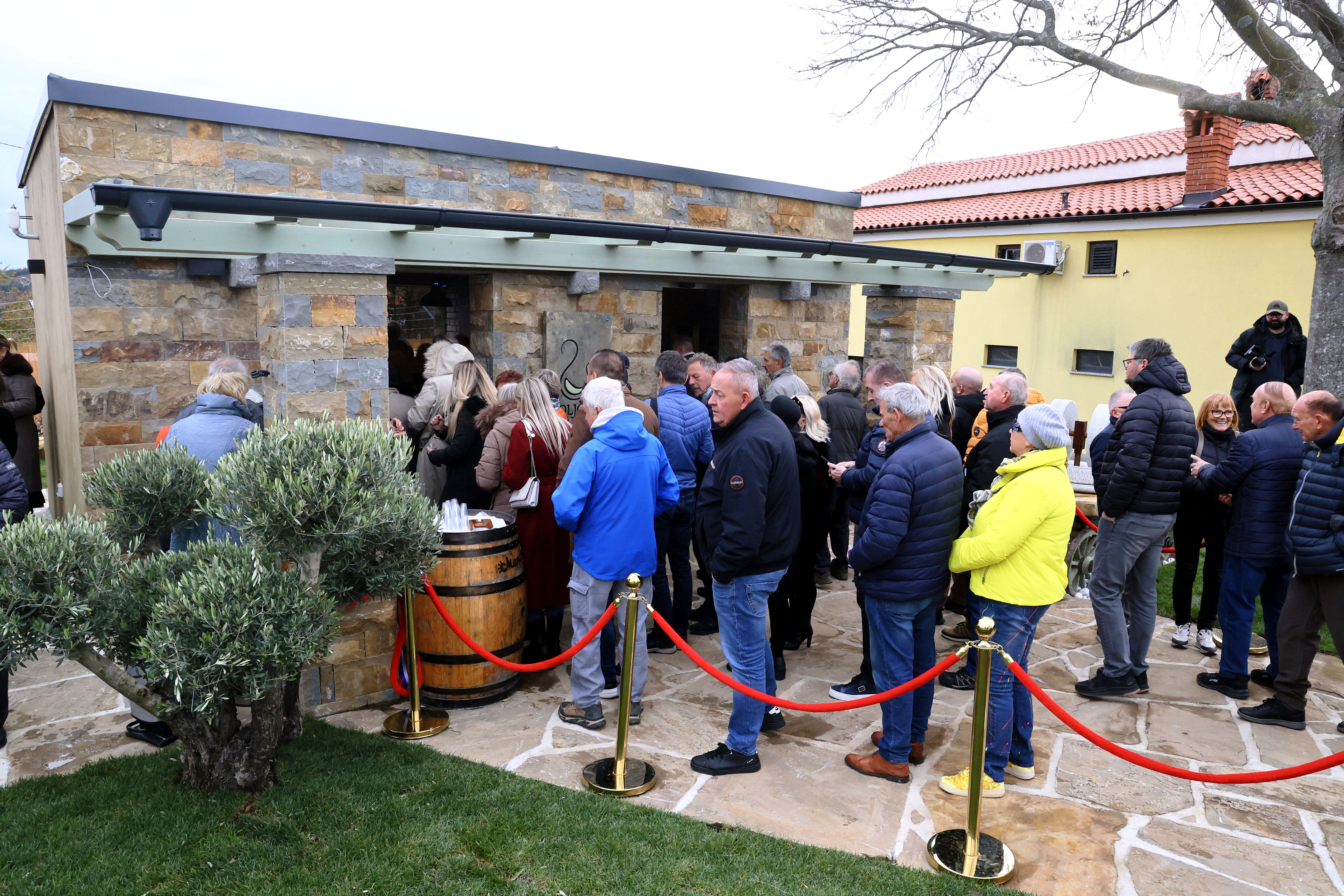 Slovenija ima prvo oljčno fontano na svetu