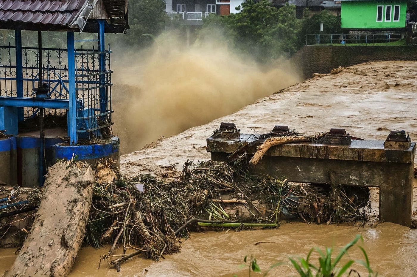 Poplave in plazovi Sumatra