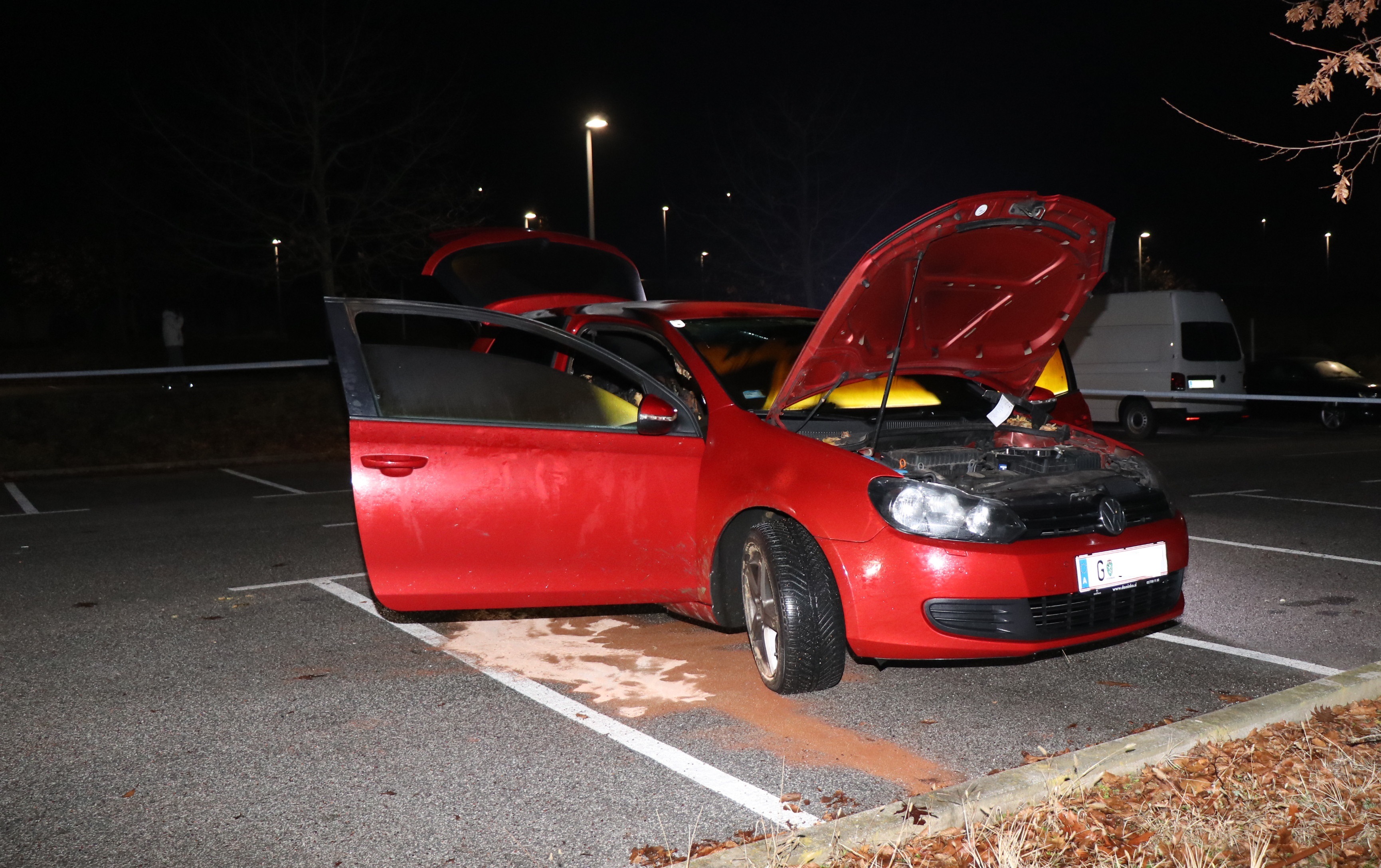 Rdeč Volkswagen Golf