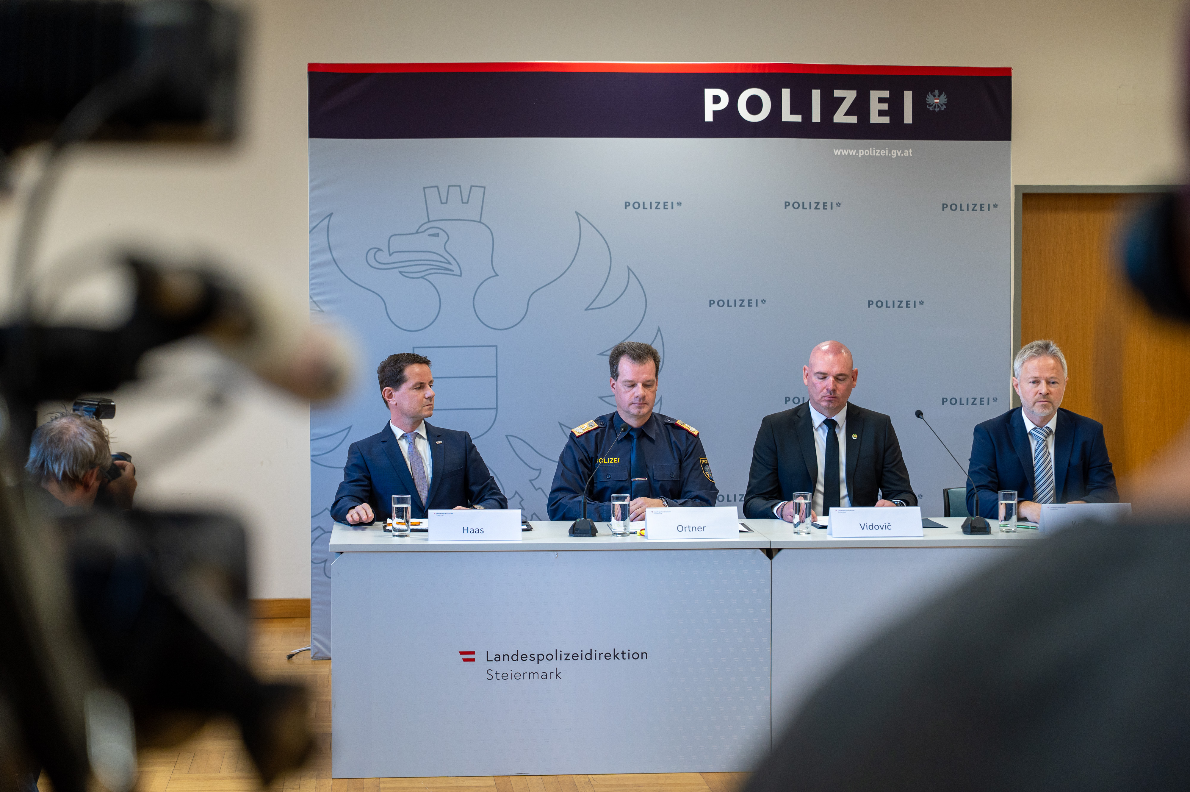 Novinarska konferenca po koncu preiskave smrti 31-letne Avstrijke