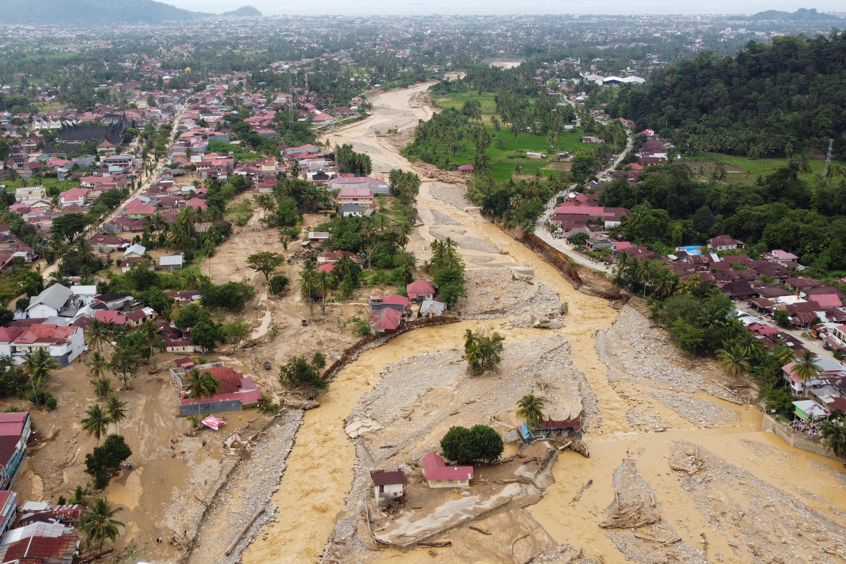 Poplave v Padangu, Indonezija