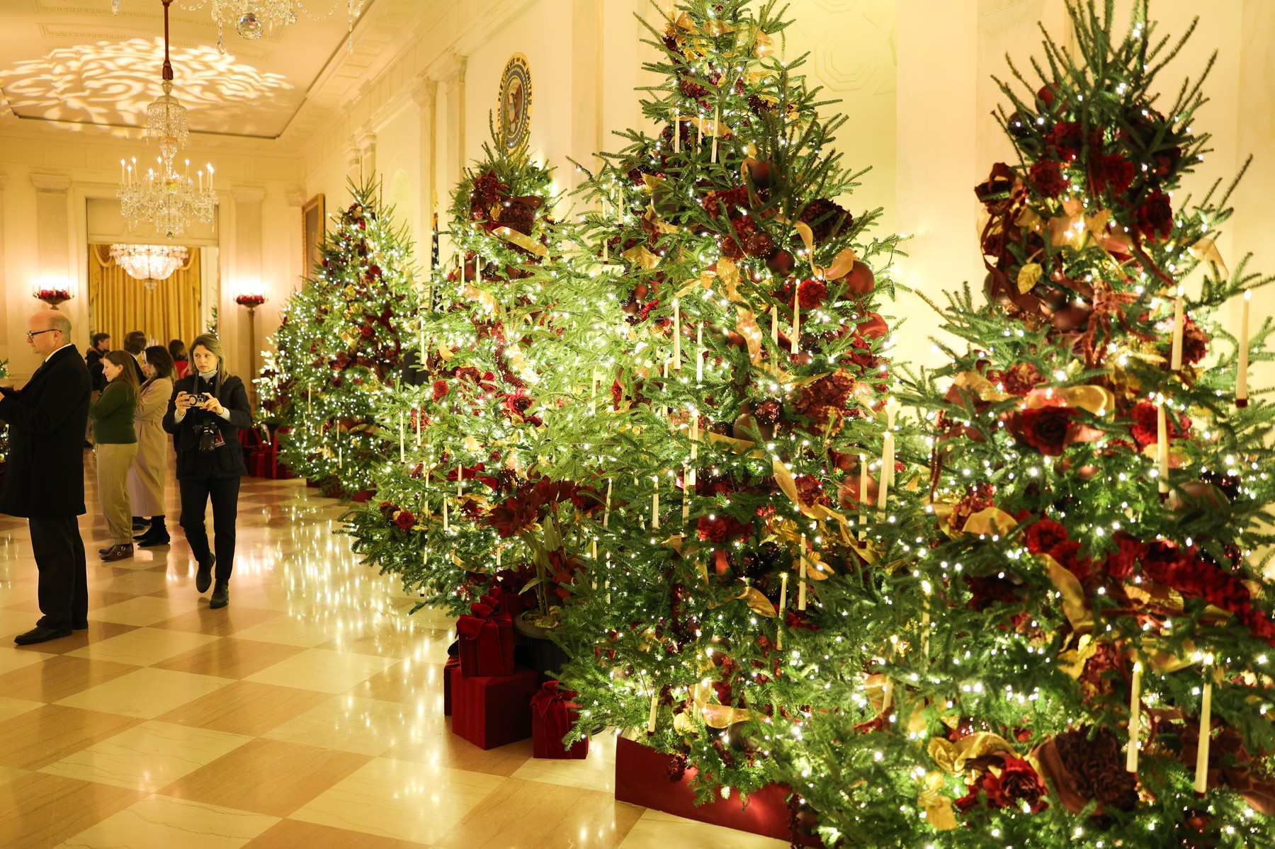 Prva dama ZDA Melania Trump je danes predstavila praznično okrasitev Bele hiše